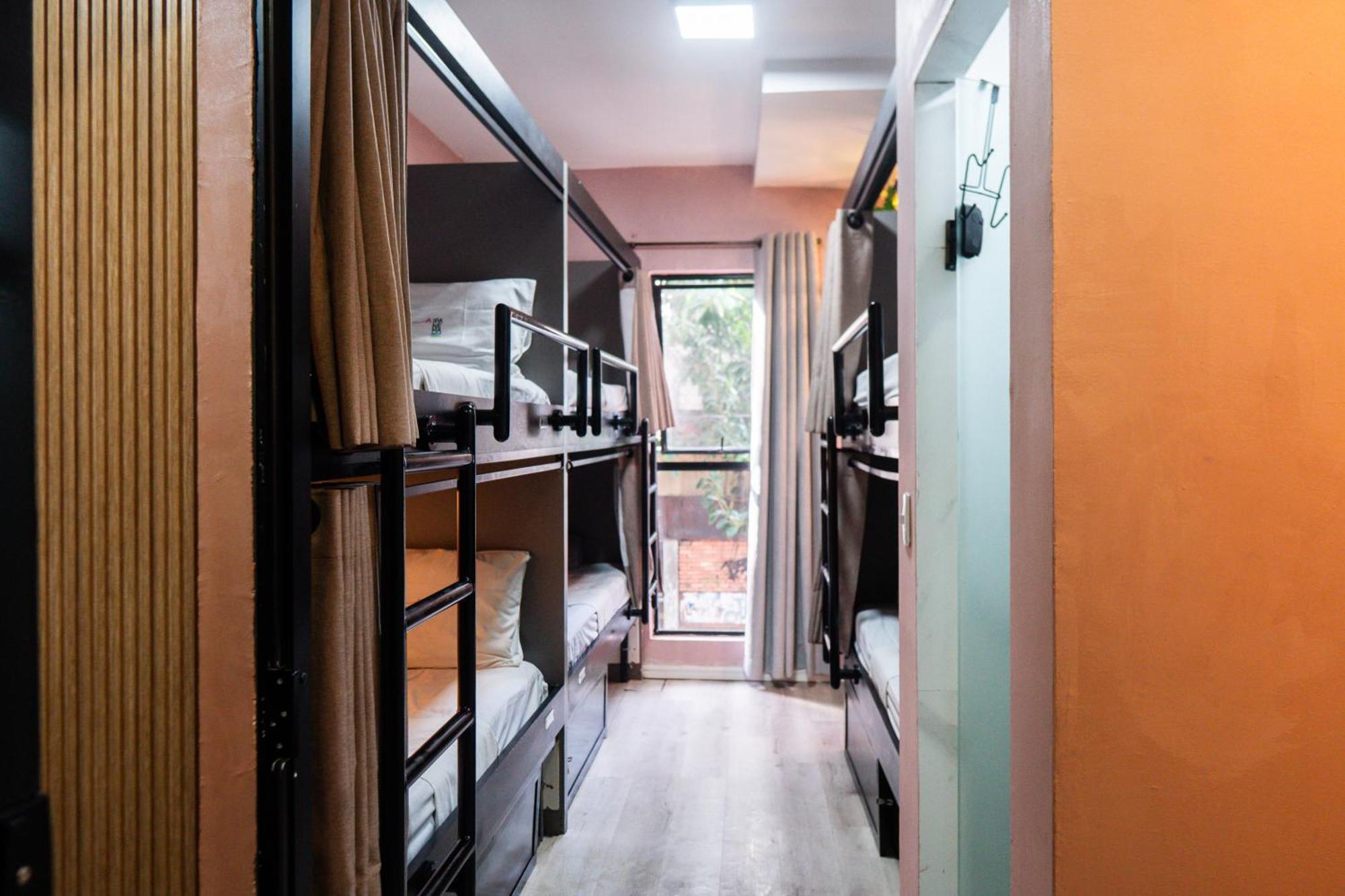 Bed 6-Bed Female Dormitory Room Street view