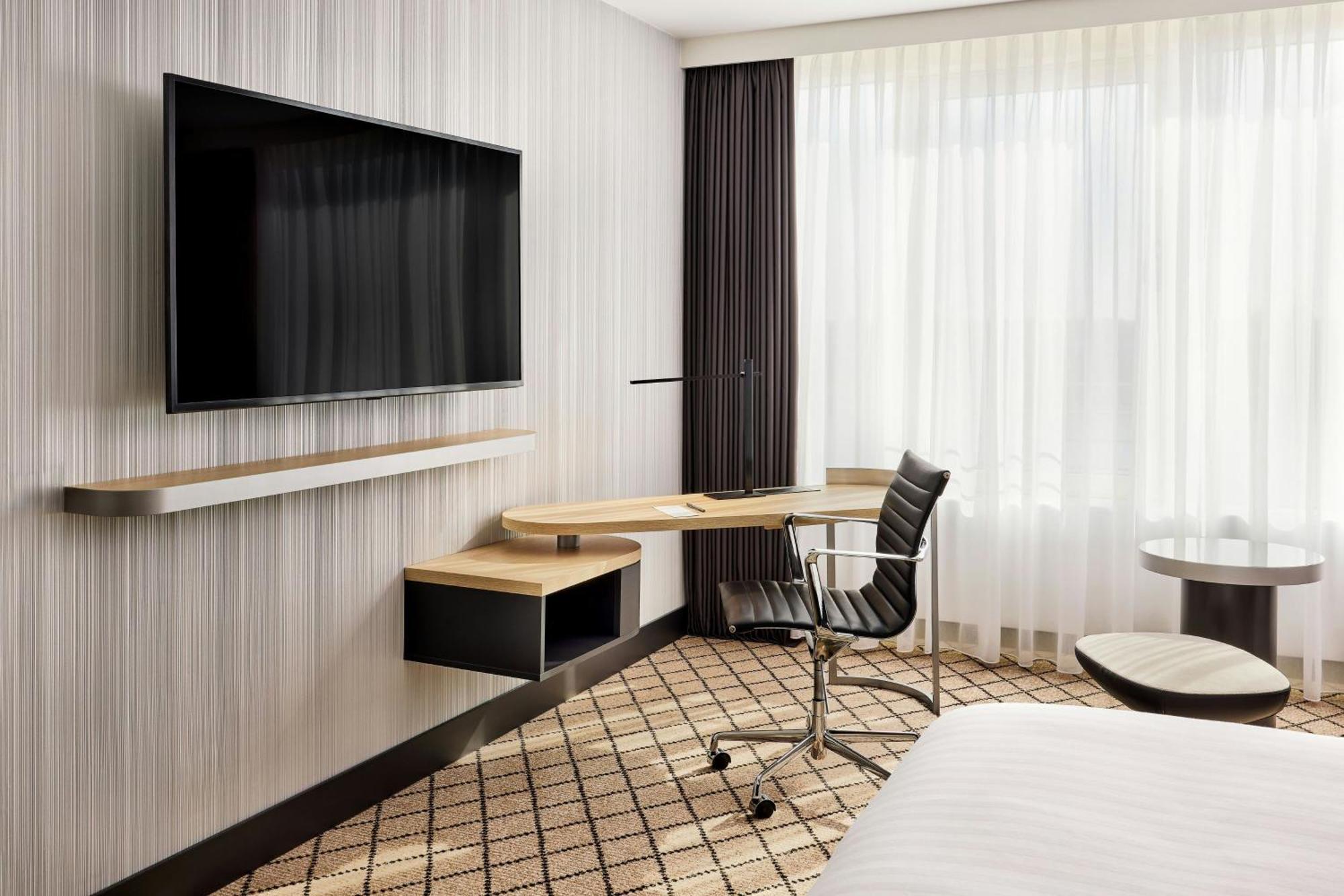 Guest room, 1 King, Lake side,1676732240:JPEG