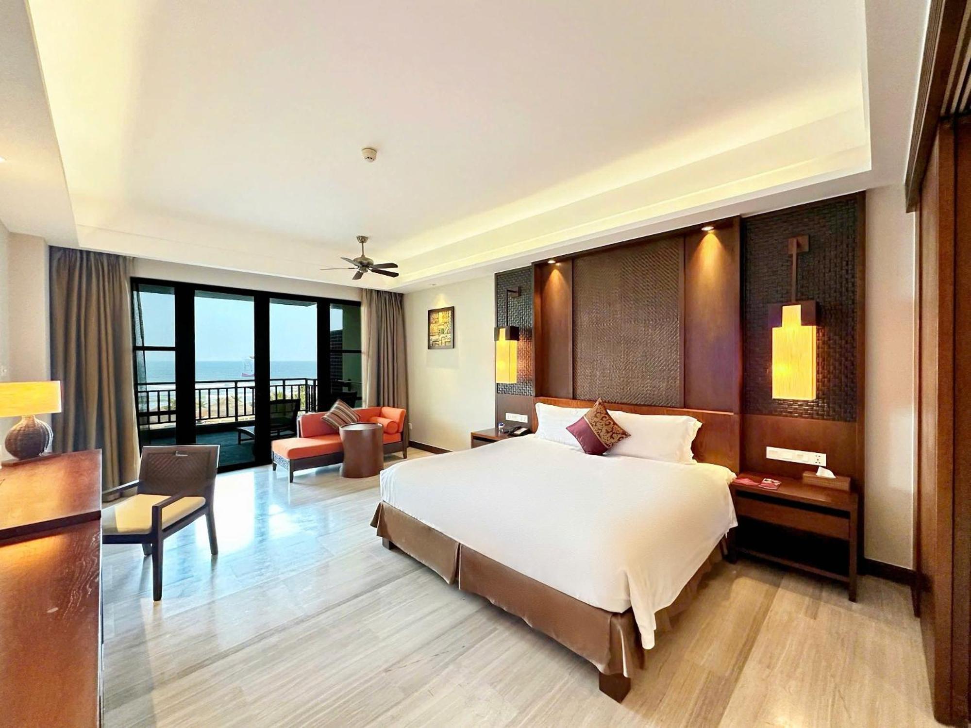 Premier Ocean View Double Room Balcony Bathtub