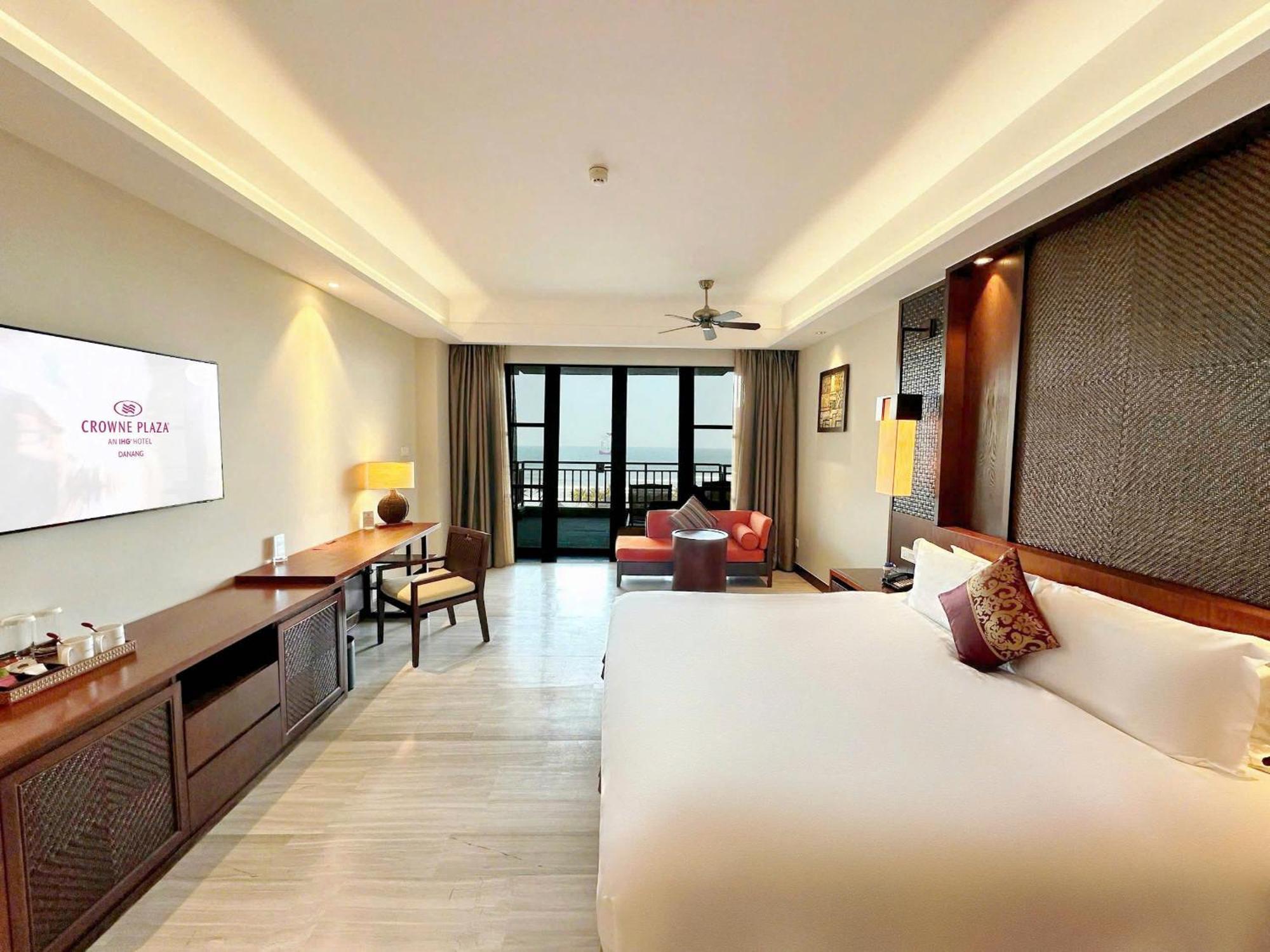 Premier Ocean View Double Room Balcony Bathtub