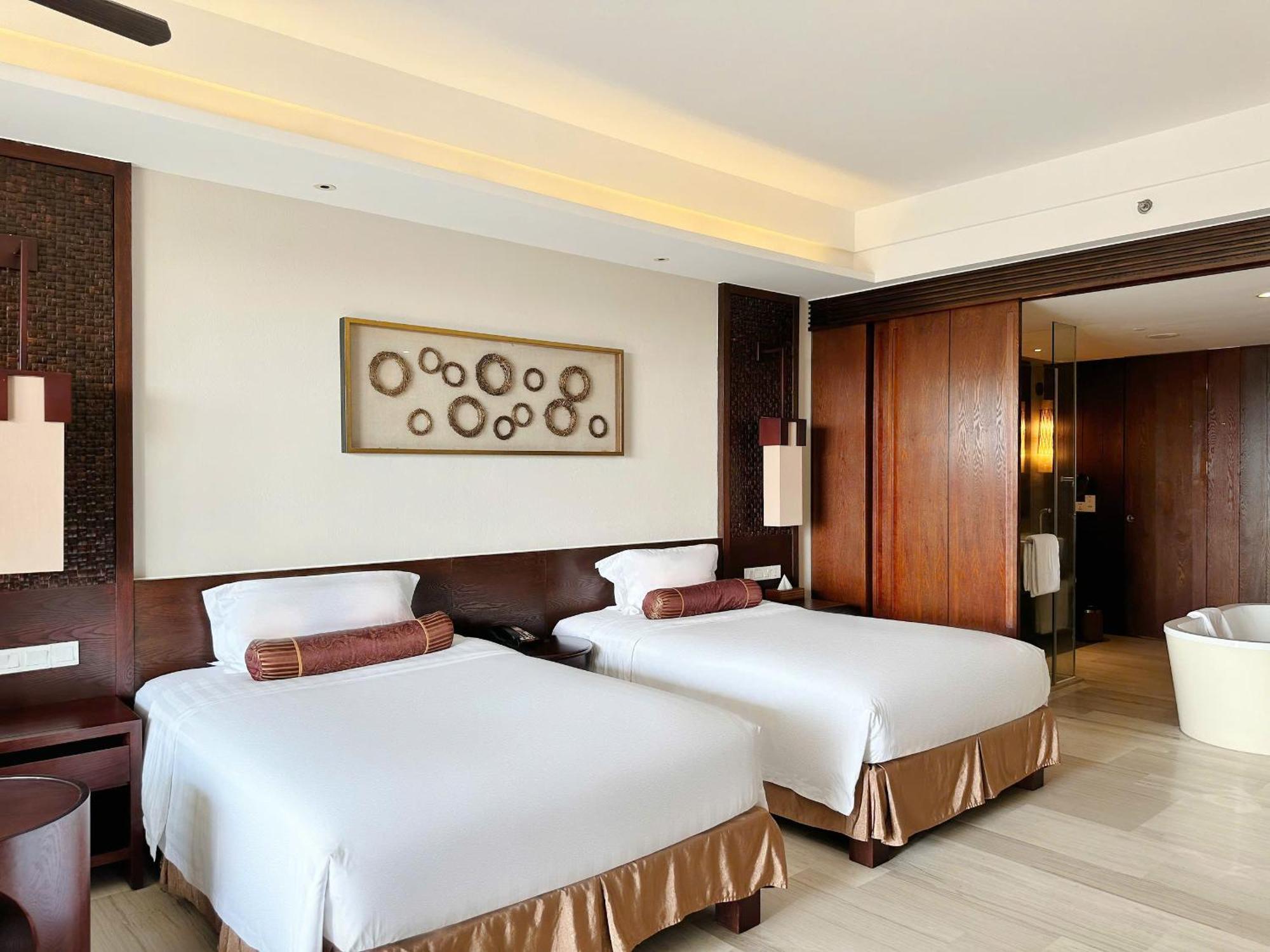 Premier Ocean View Twin Room Balcony Bathtub