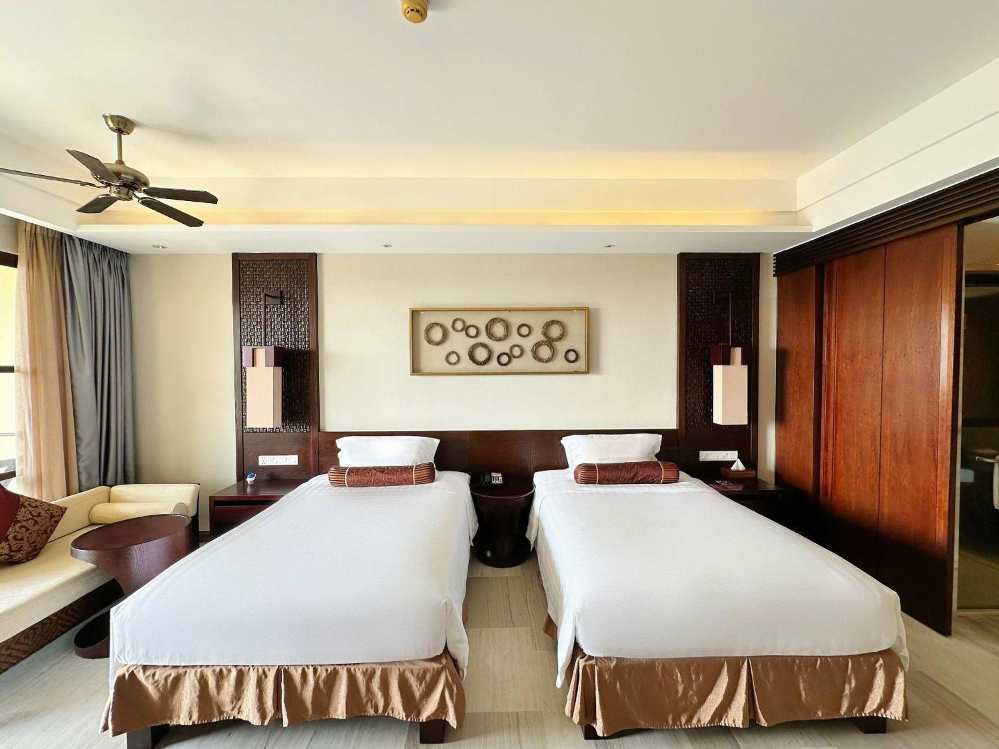 Premier Ocean View Twin Room Balcony Bathtub