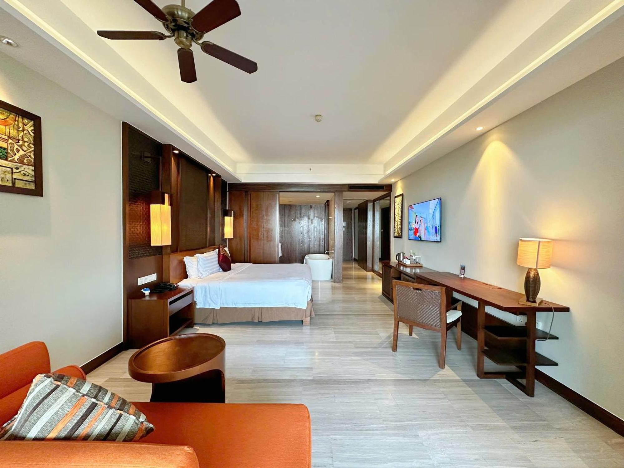 Premier Ocean View Double Room Balcony Bathtub