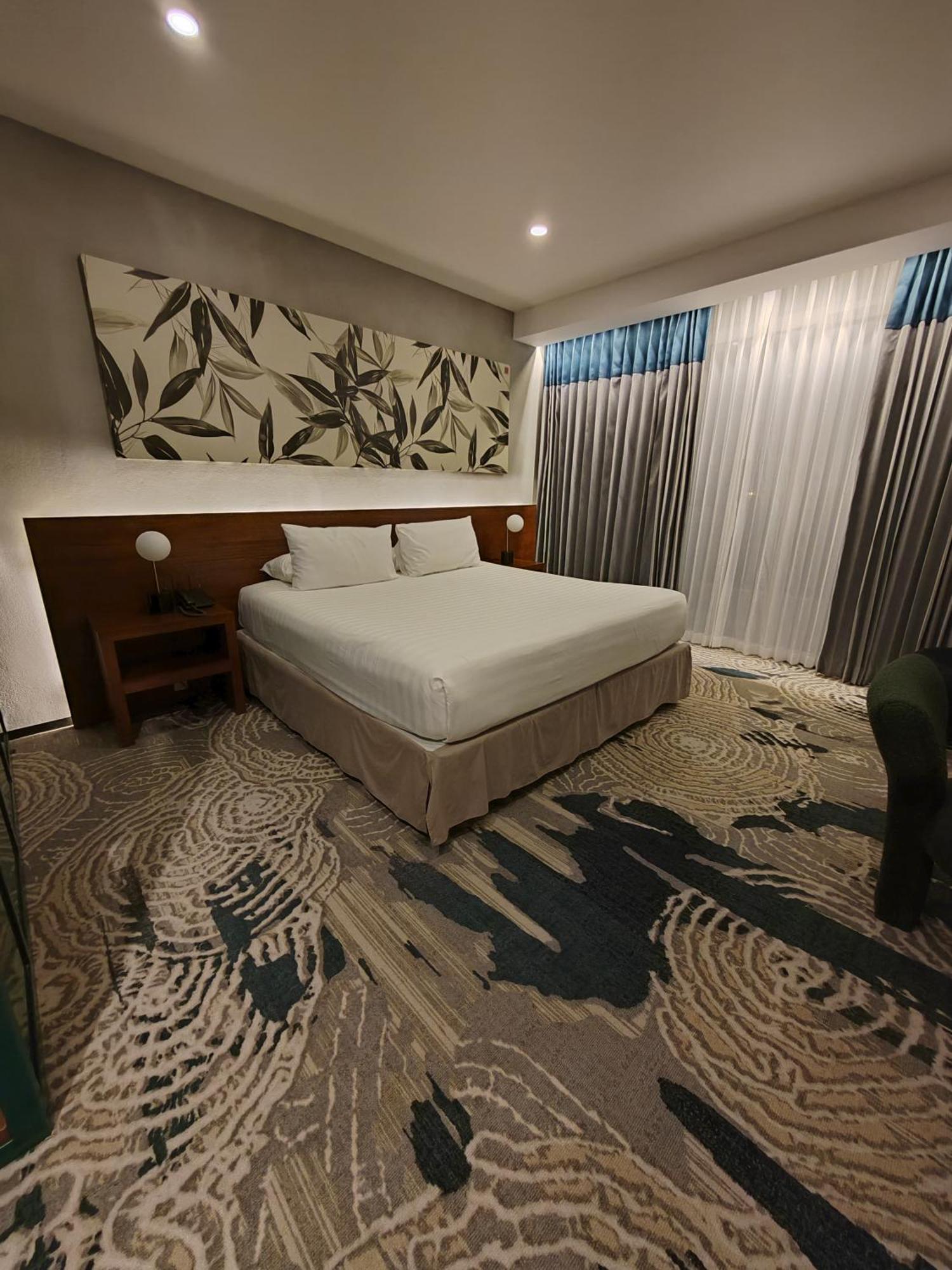 Deluxe Double Room Balcony,1679601100:JPEG