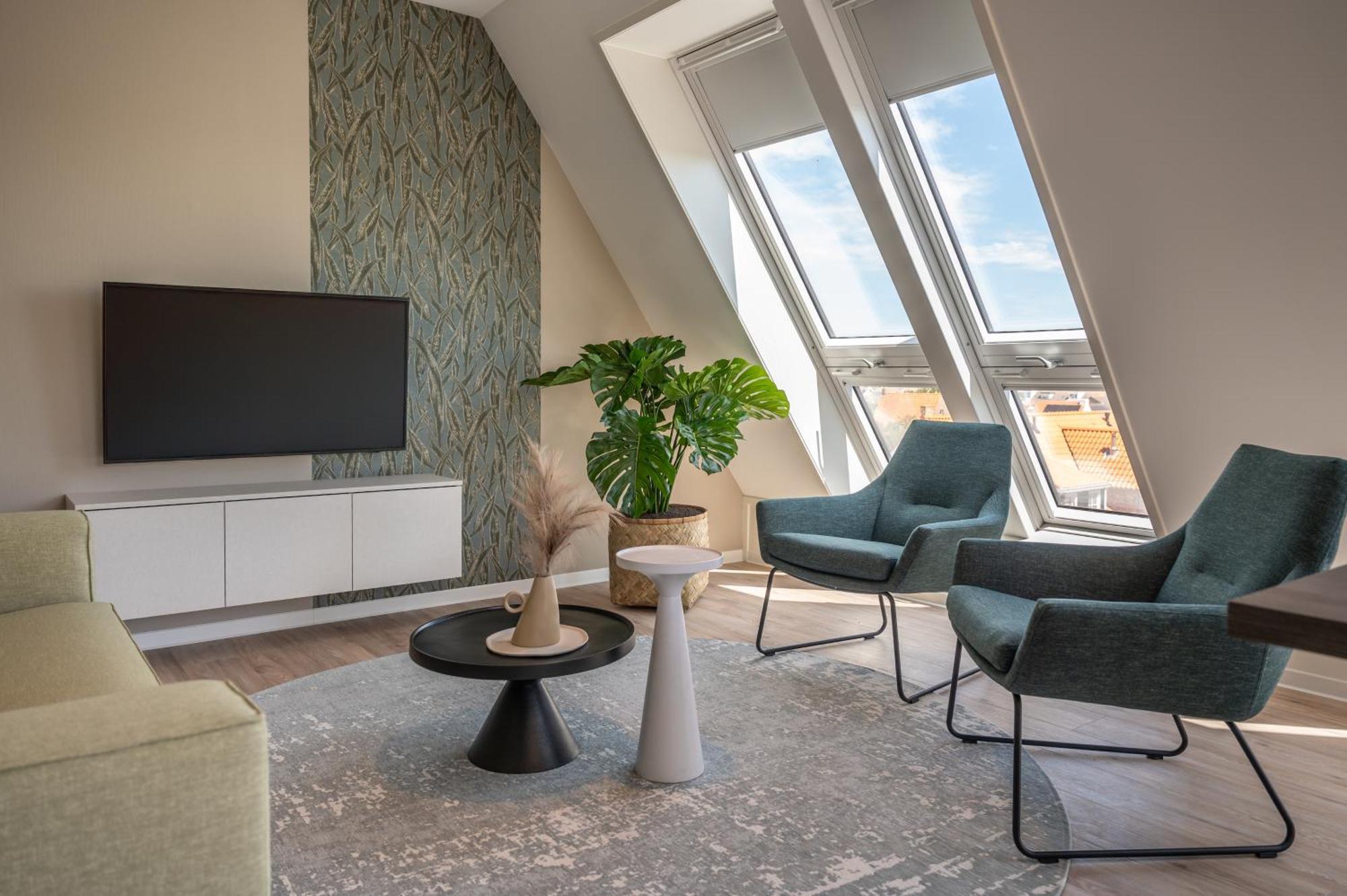 6-Person Apartment (1 dog allowed)