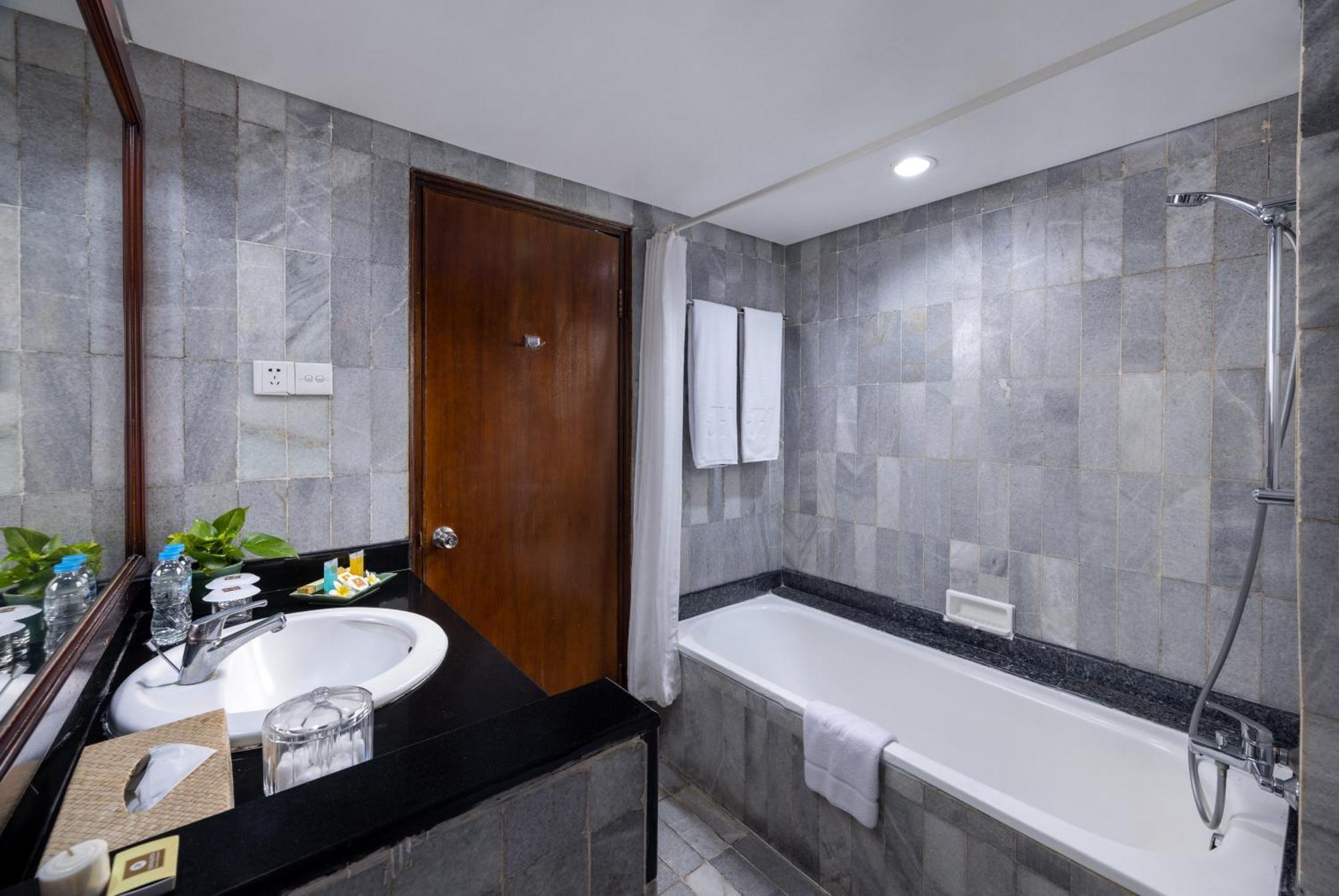 Deluxe Double or Twin Room with Garden View