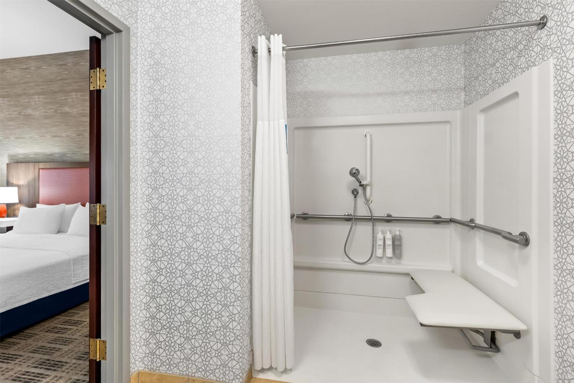 King Room Roll Shower Mobility Access or Non-Smoking,1697850990:JPEG
