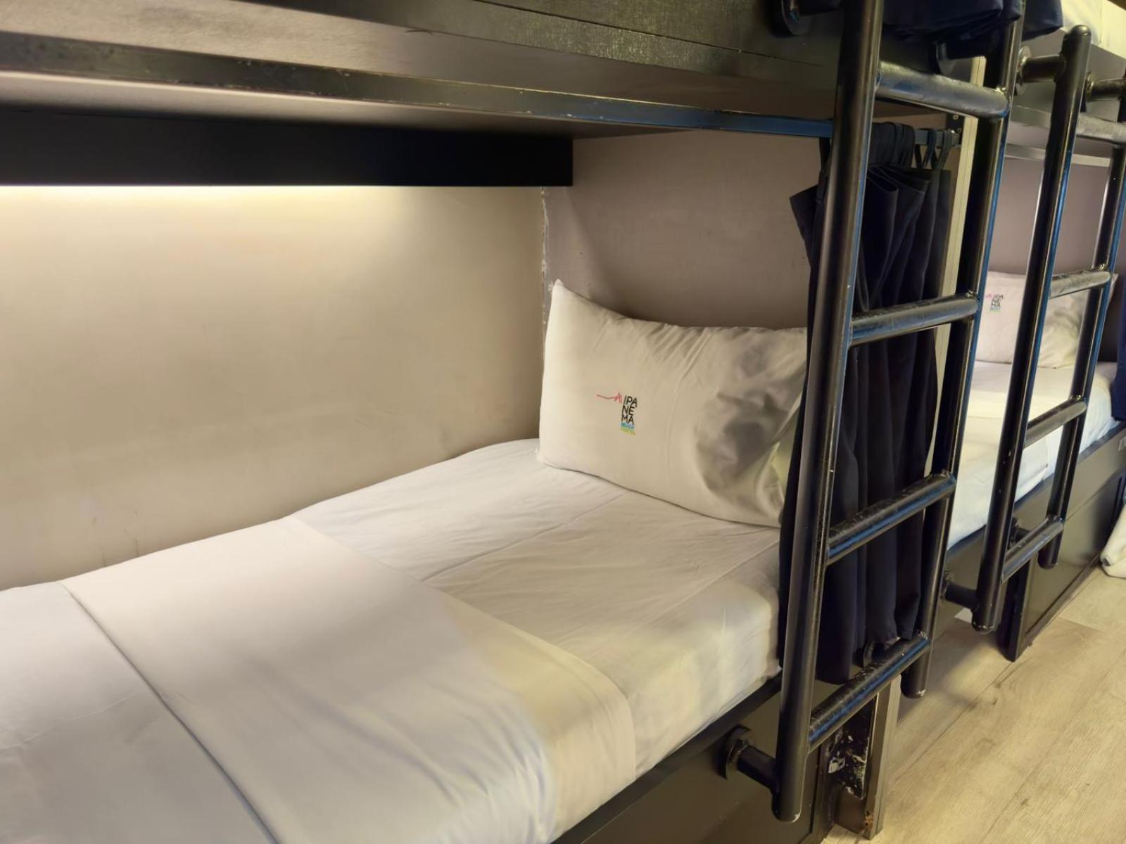 Cama em Dormitório Misto com 6 Camas
