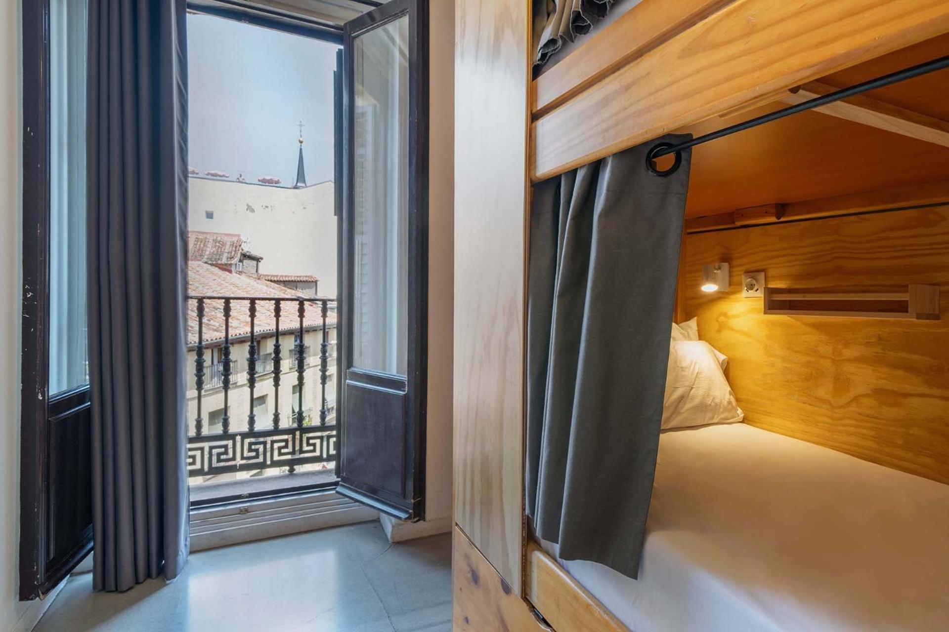 Single Bed in 4-Bed Female Dormitory Room with Private Bathroom