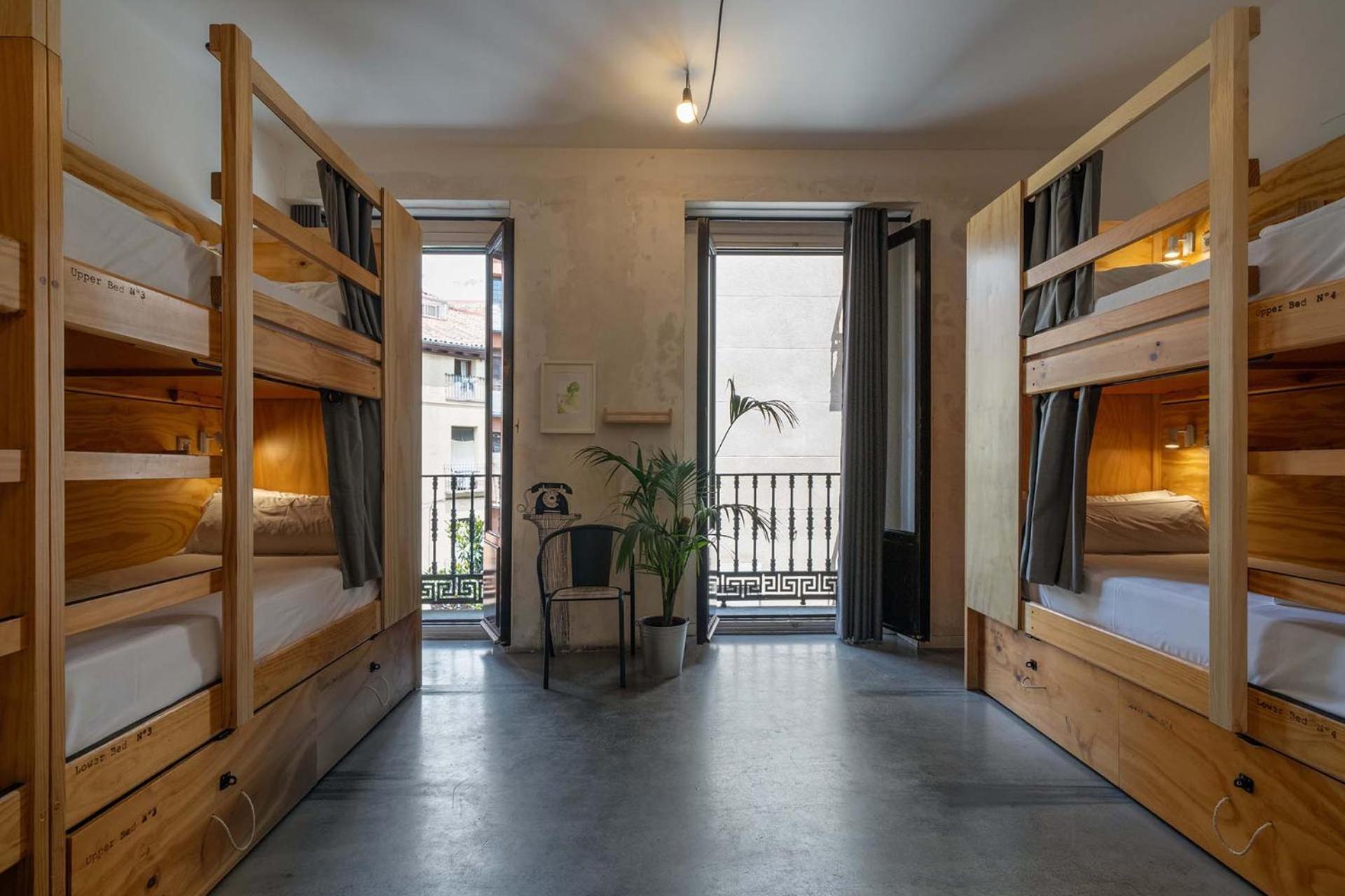 Single Bed in 8-Bed Female Dormitory Room with Private Bathroom