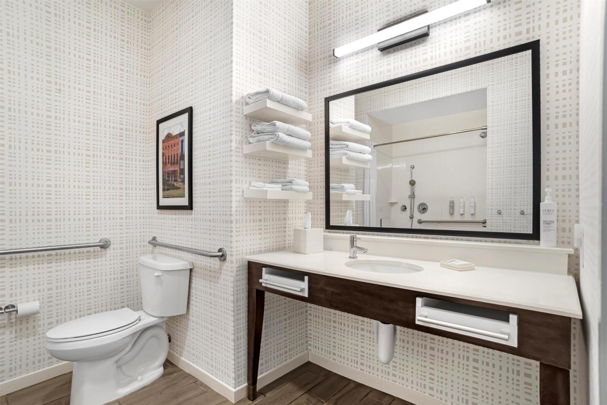 King Room Accessible Tub Mobility Hearing Access or Non-Smoking