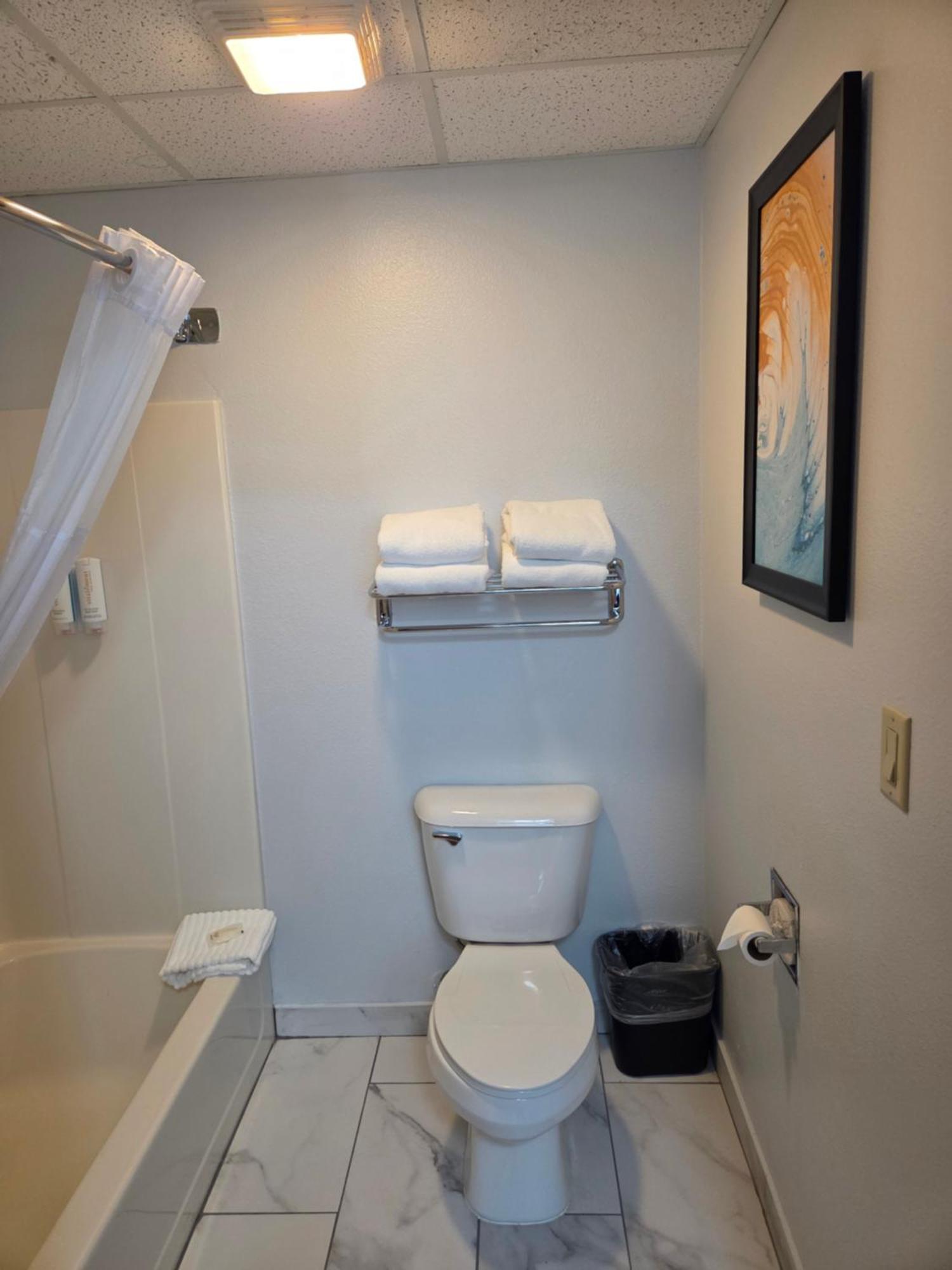 Deluxe Queen Suite
