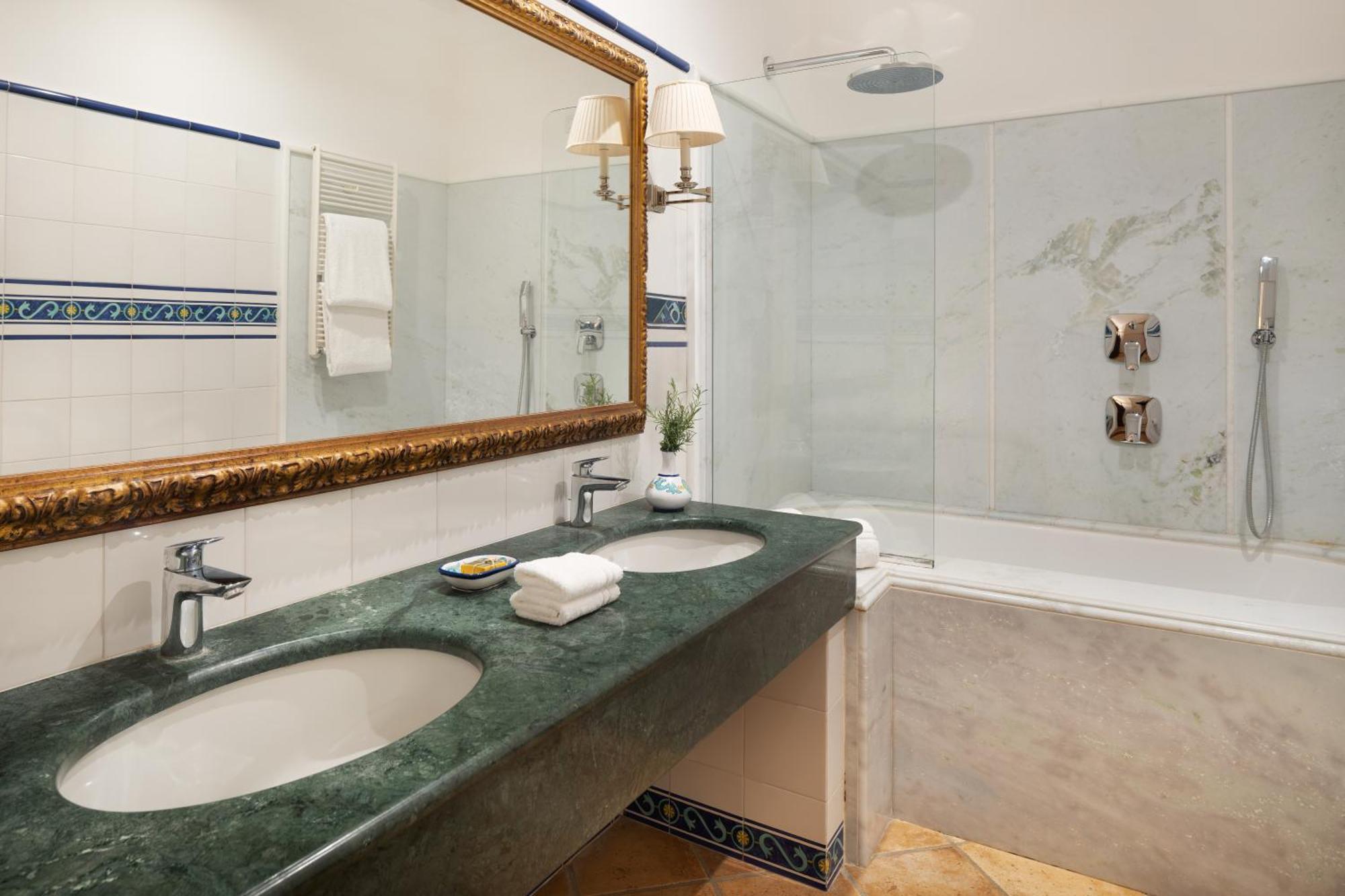 Junior Suite mit Meerblick und Terrasse