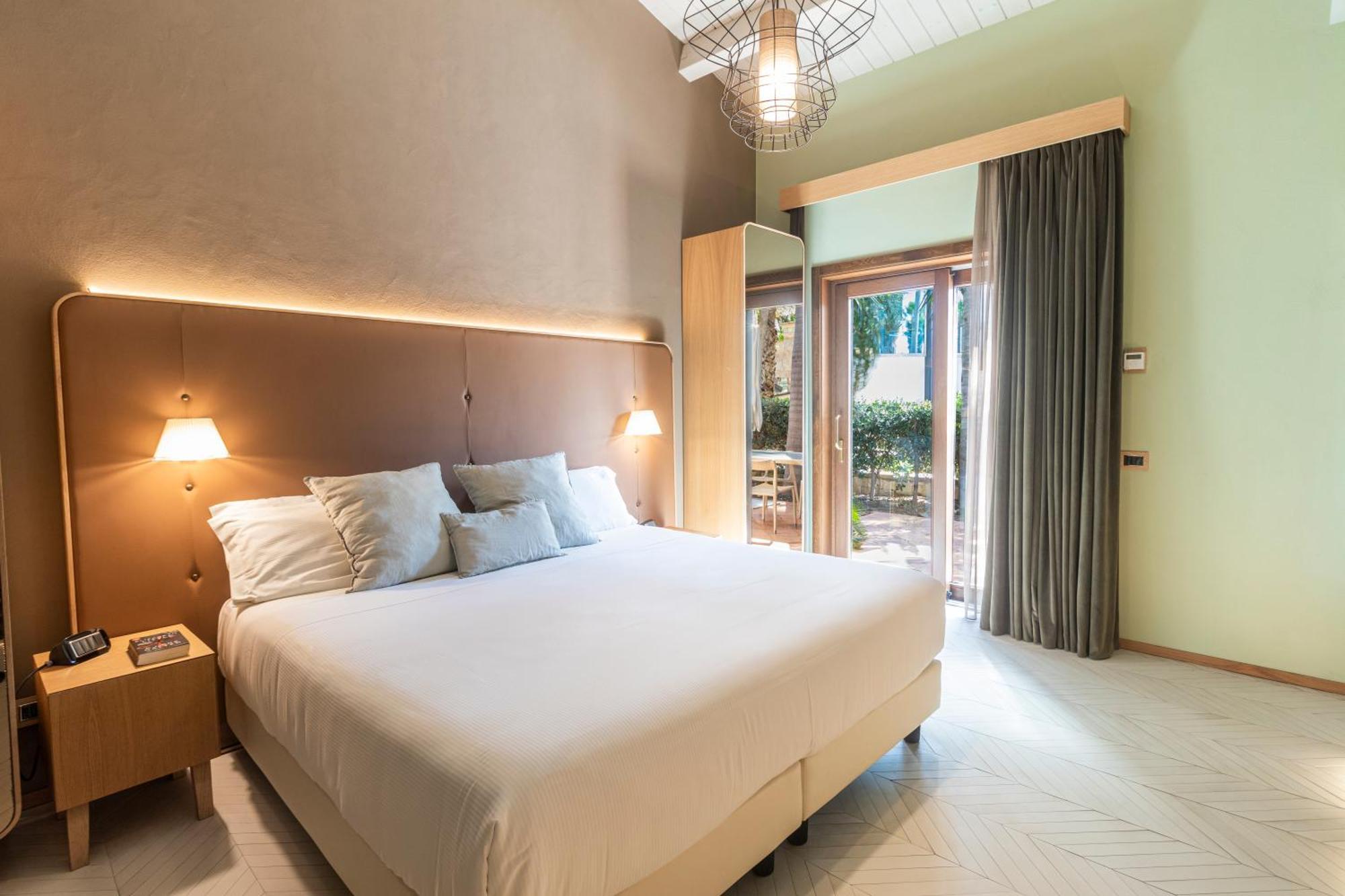 Junior Suite mit eigenem Pool und Gartenblick