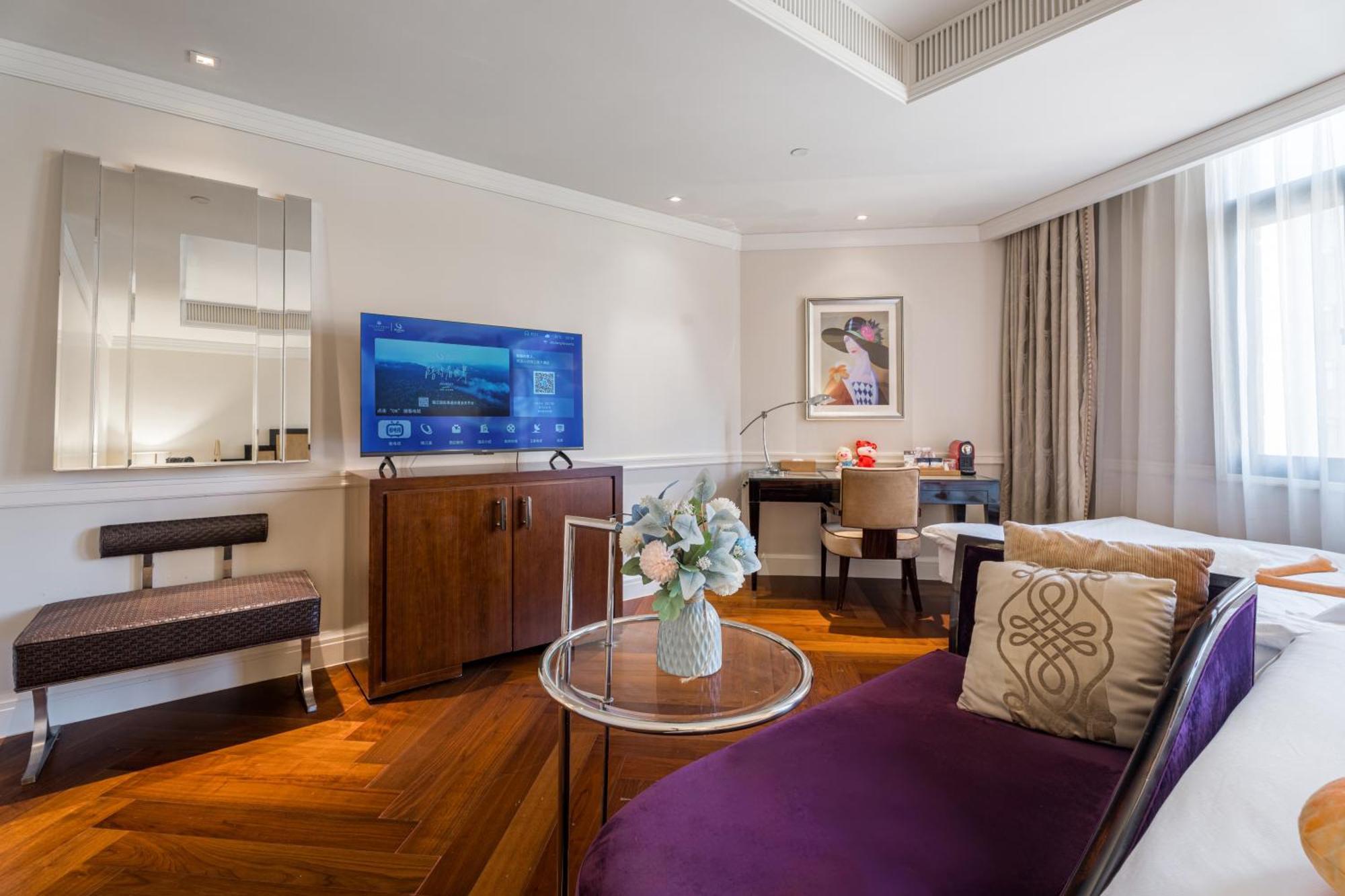 Superior View Family Room