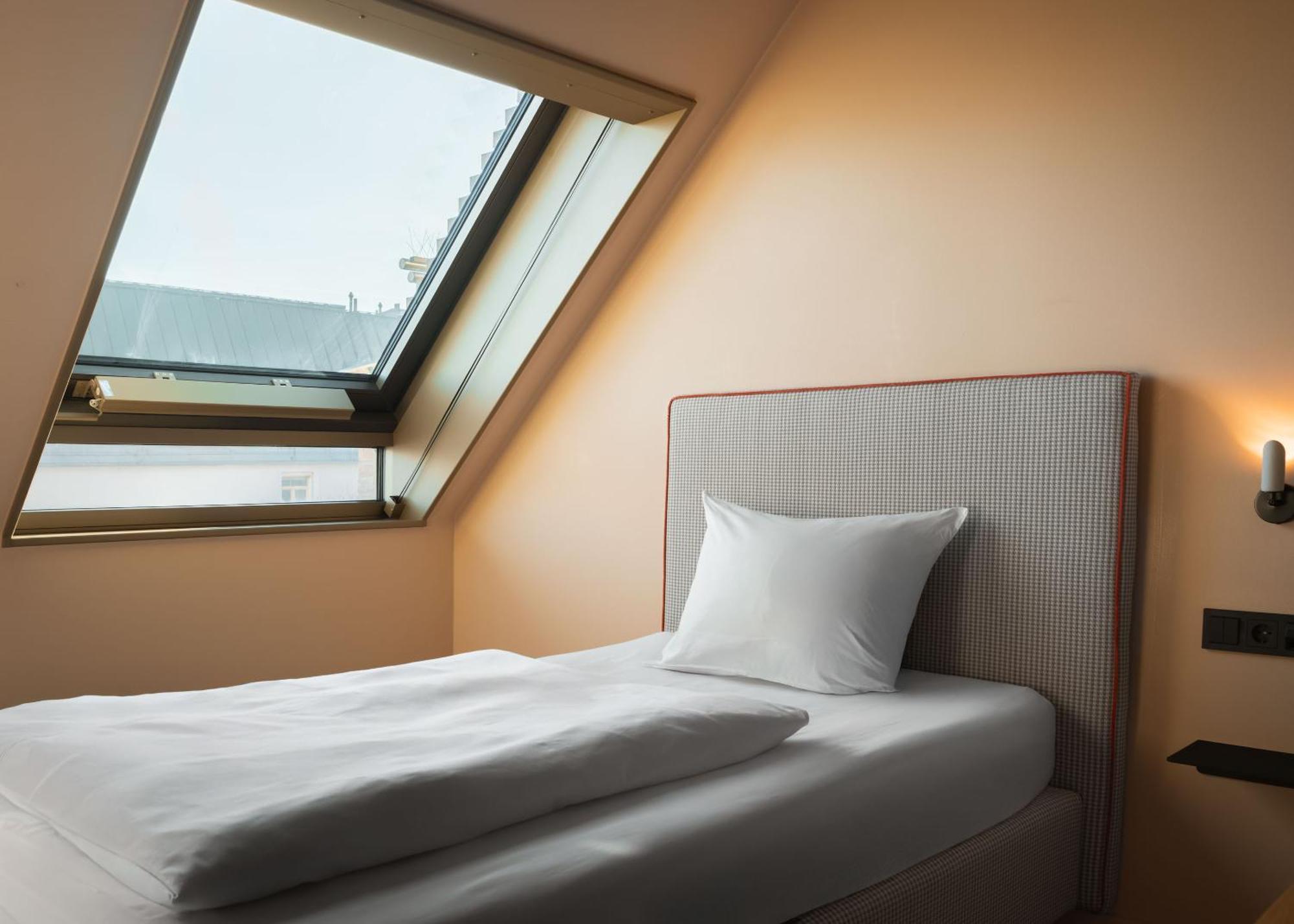 Classic Single Room