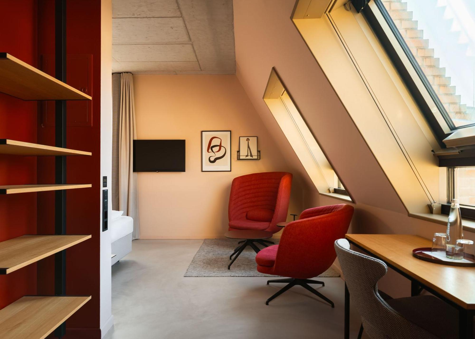 Comfort Room wheelchair accessible