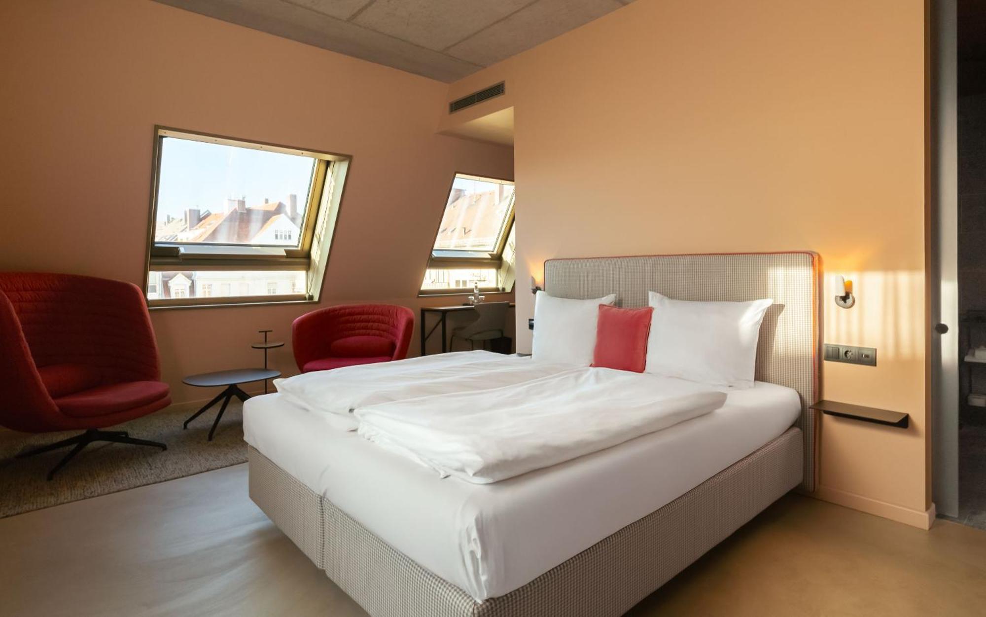 Comfort Room wheelchair accessible