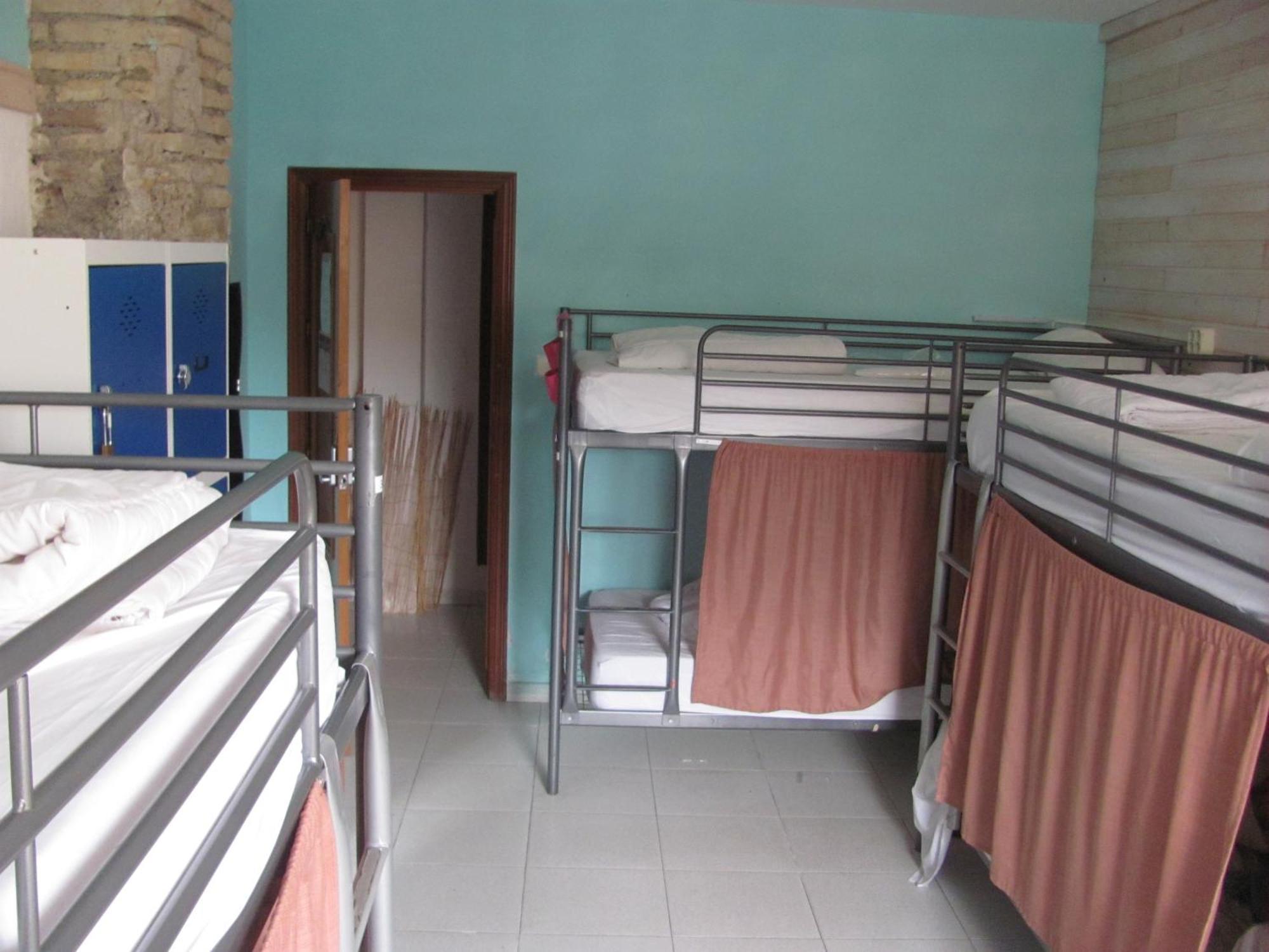 Bed 8-Bed Dormitory Room