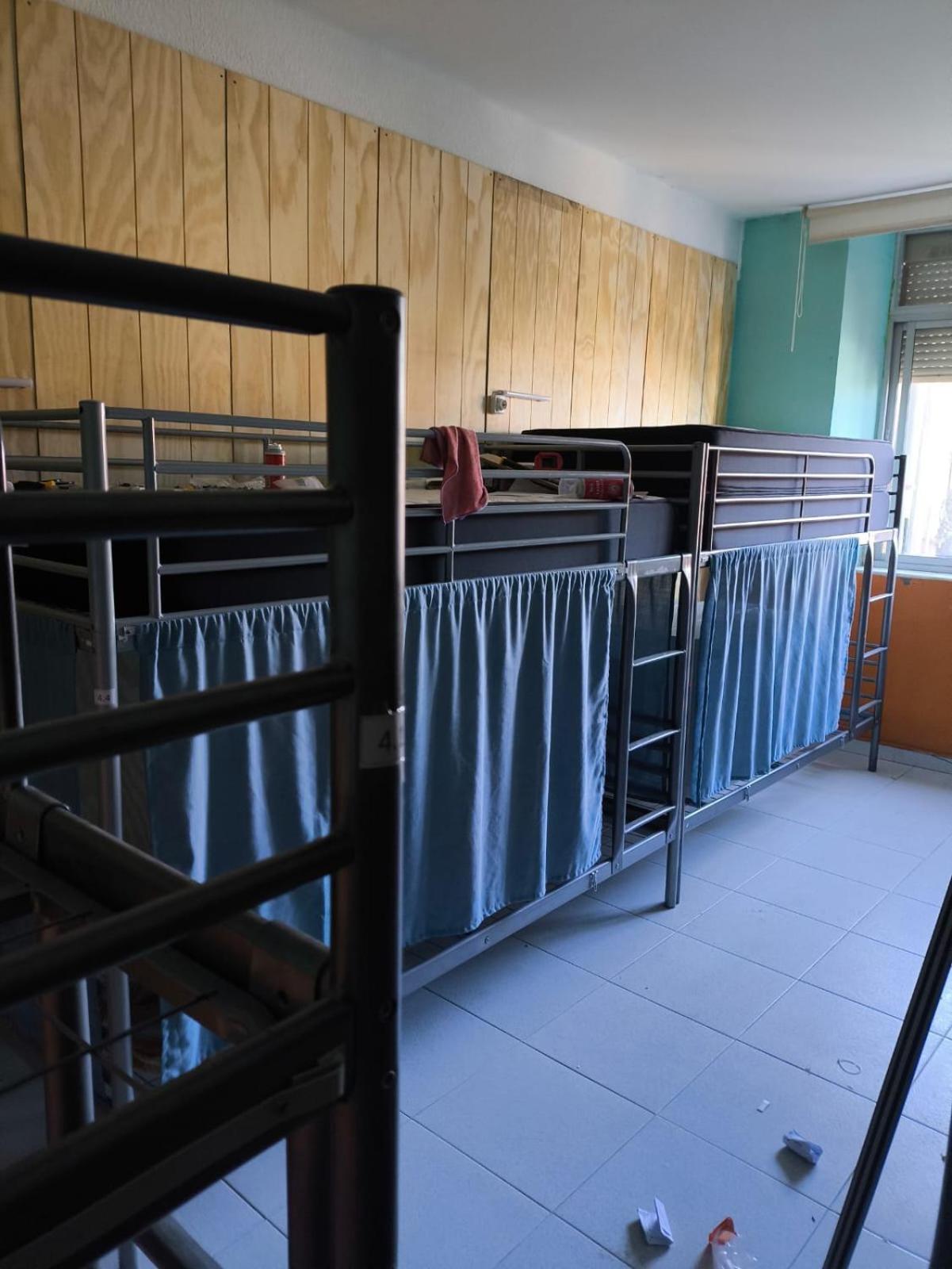 Single Bed 10-Bed Dormitory Room