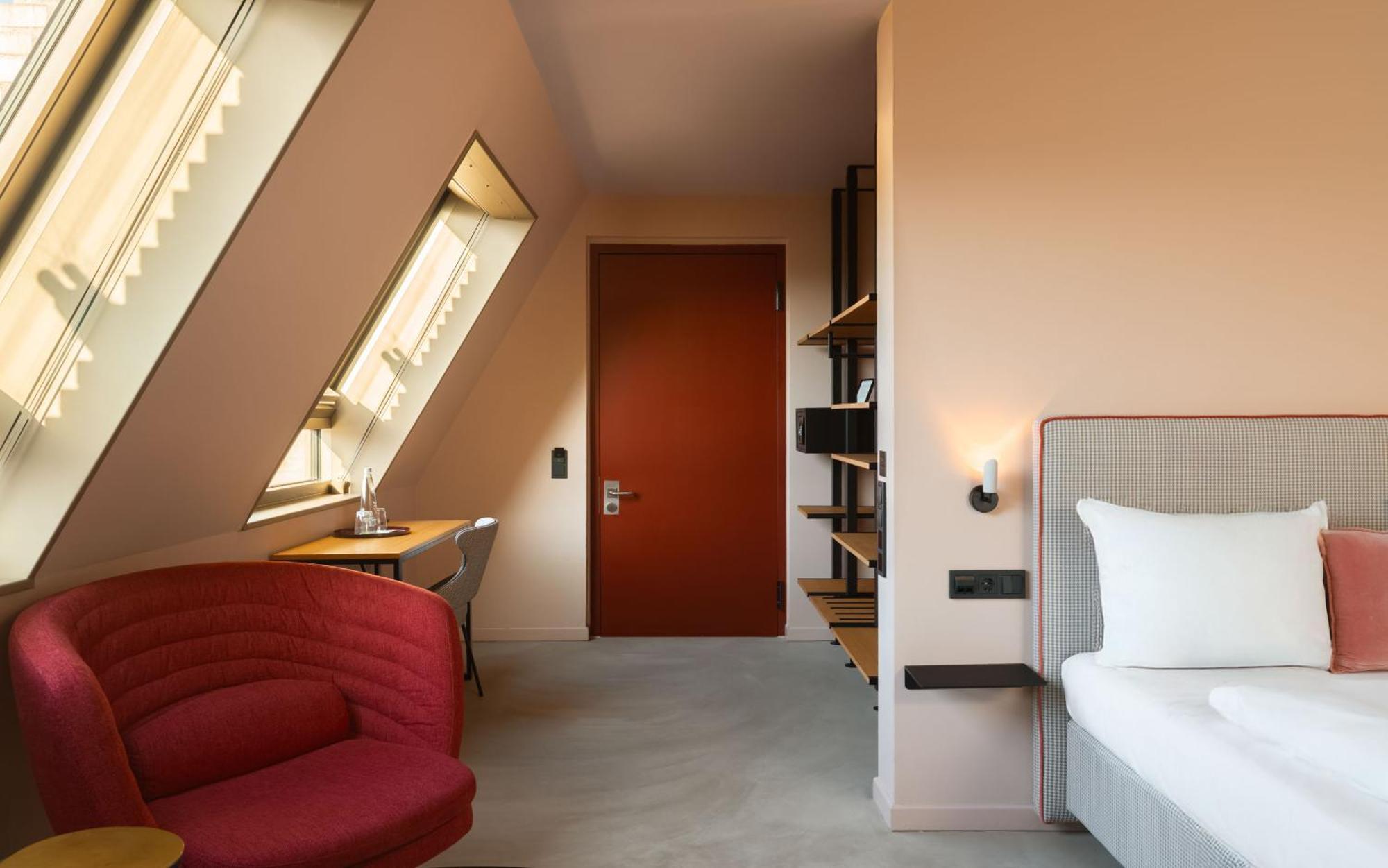 Comfort Room wheelchair accessible