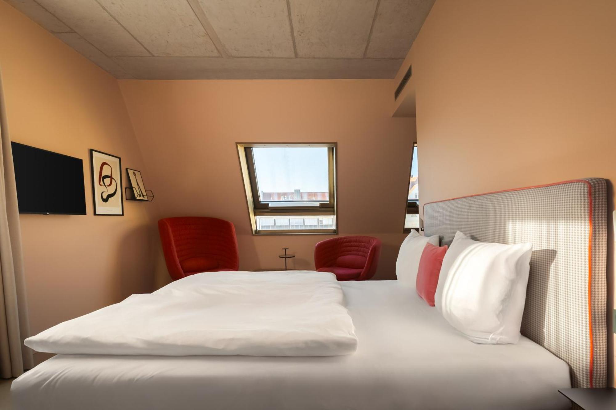 Comfort Room wheelchair accessible