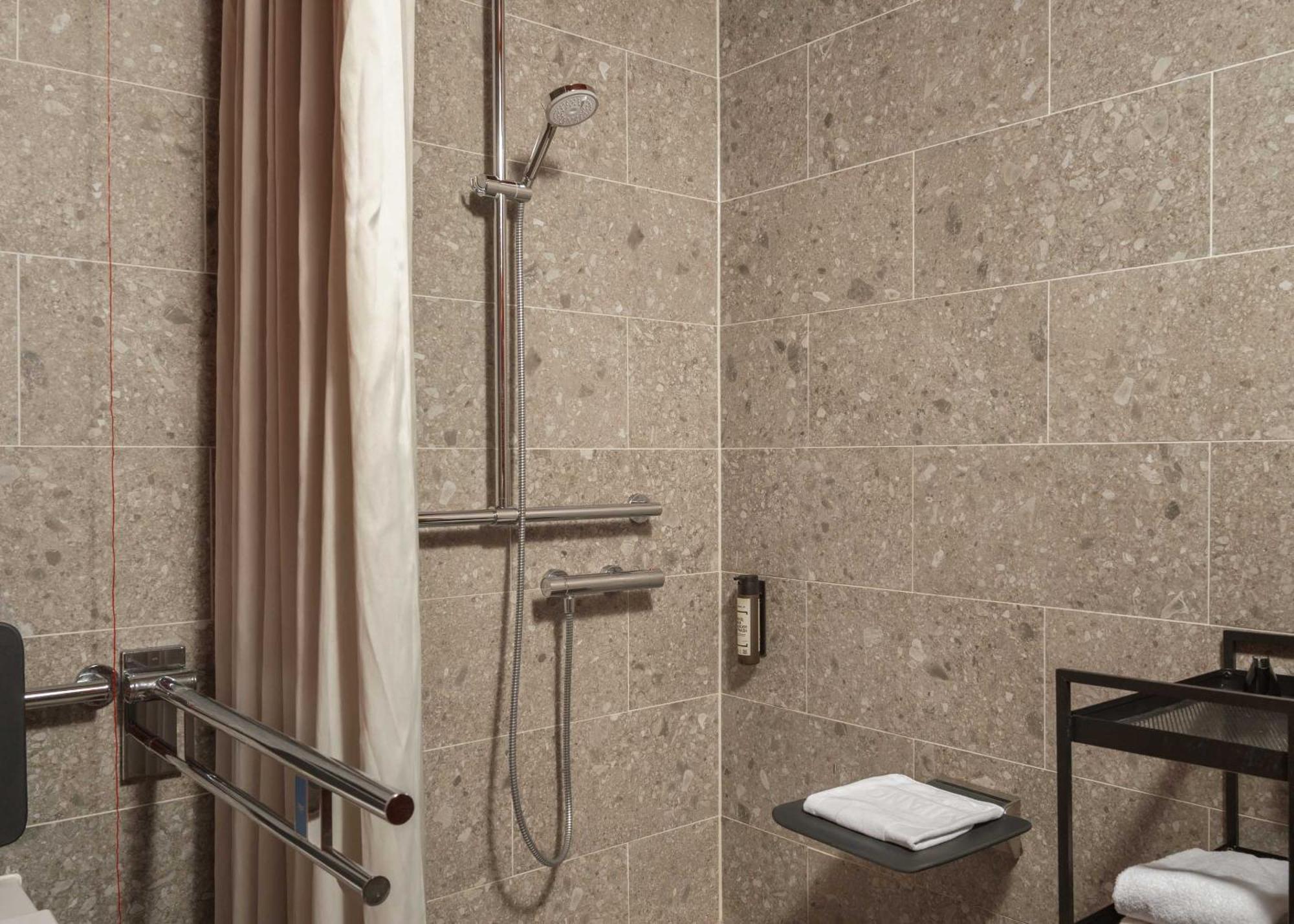 Comfort Room wheelchair accessible