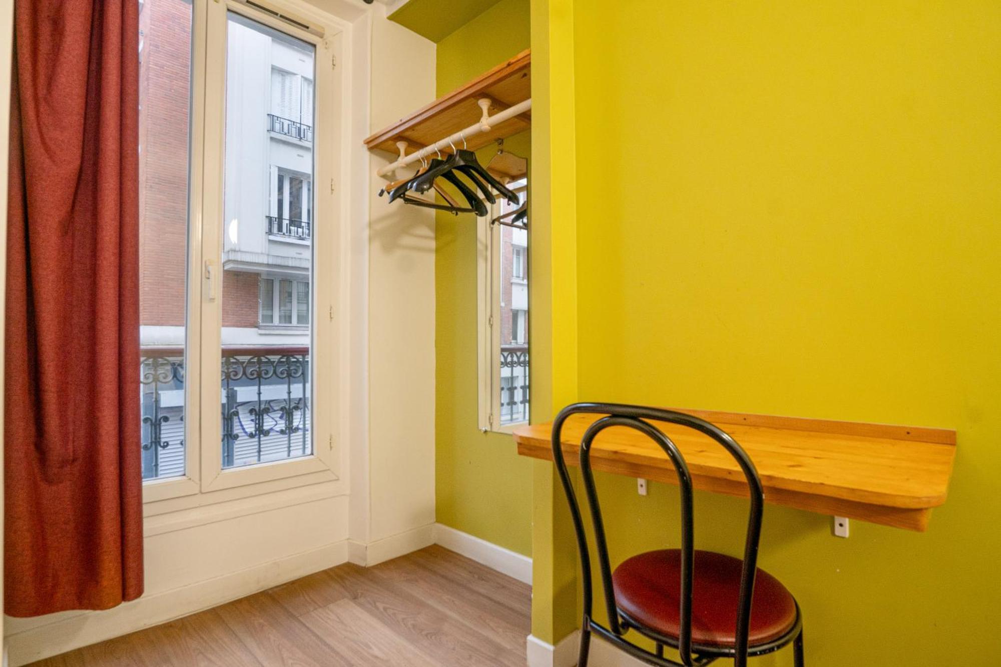 Habitación Doble con ducha y aseo compartidos