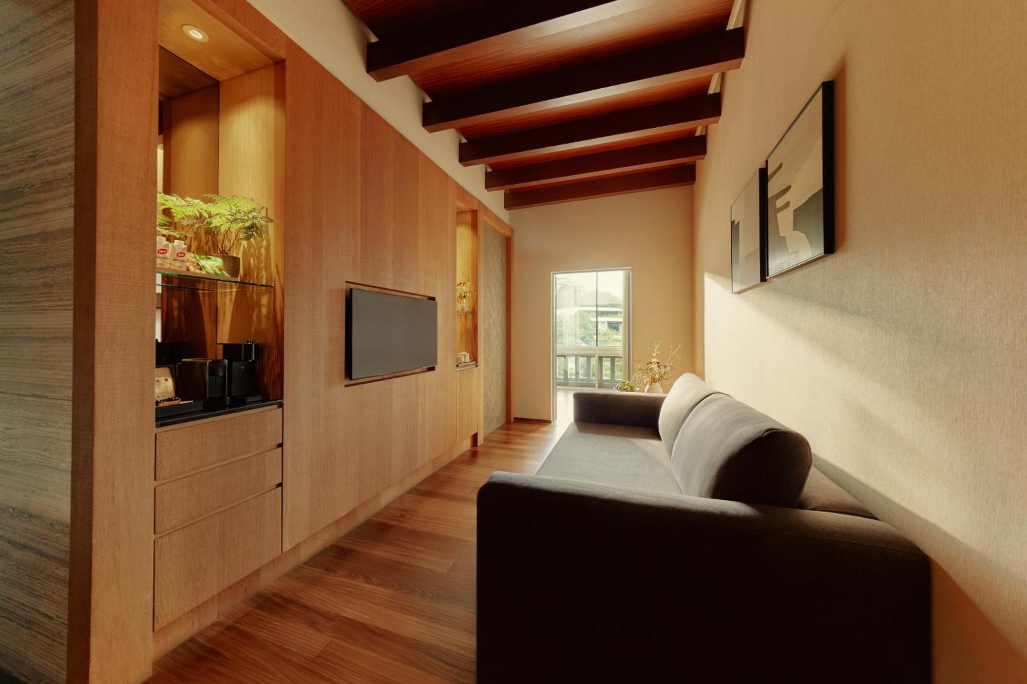 Family Suite Sofa Bed