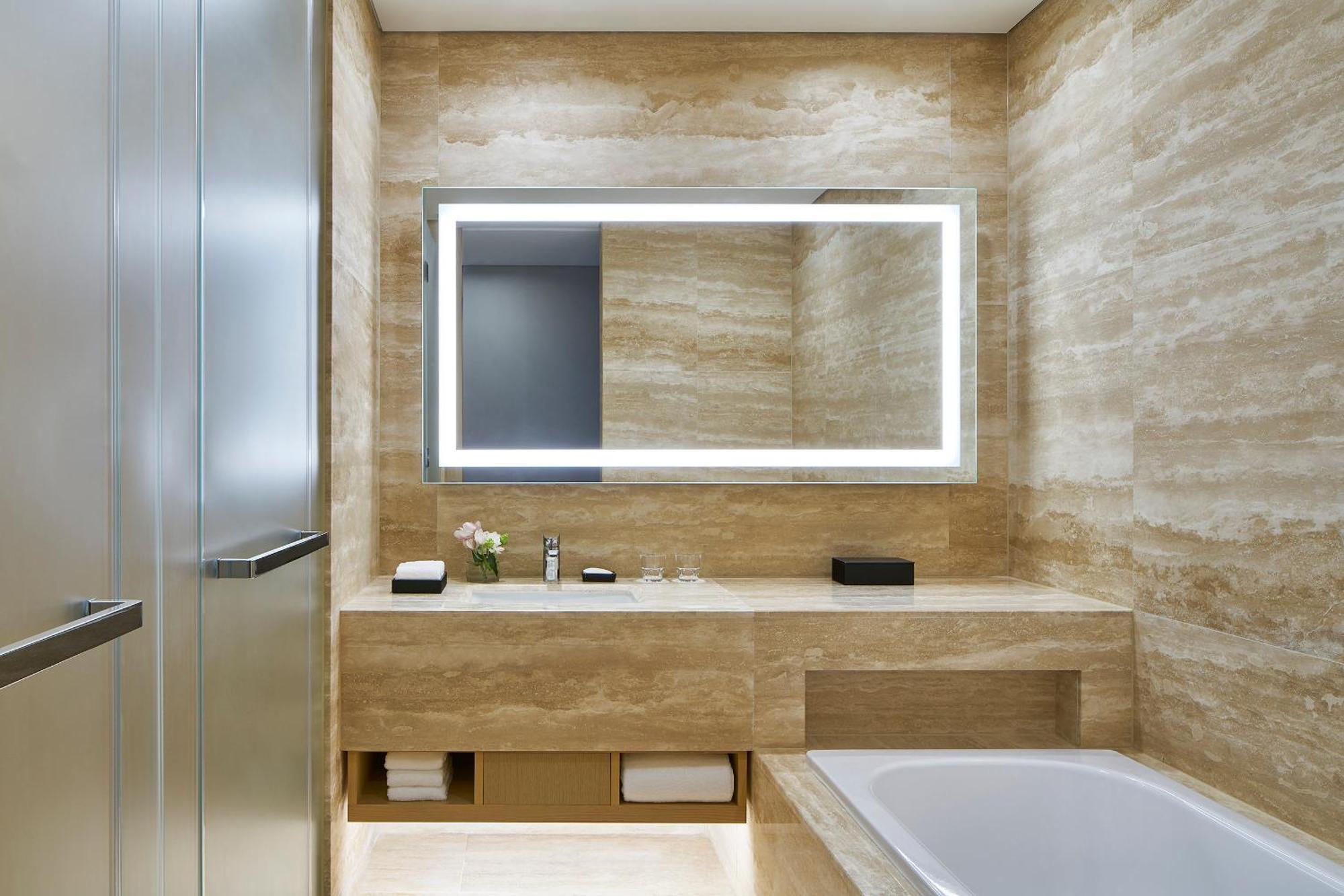 Deluxe Family Twin Room 1 Single Bed 1 Queen Bed