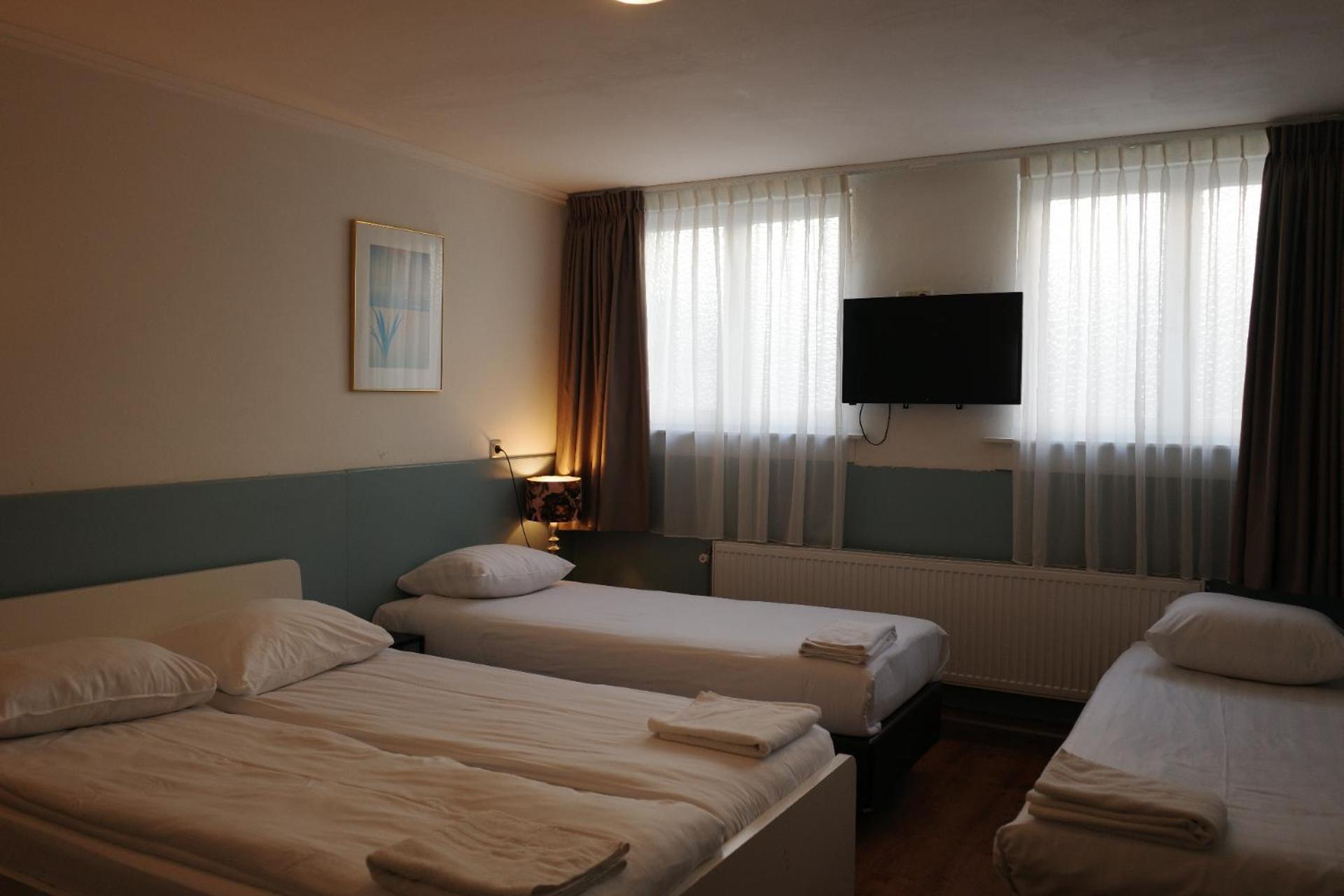 Standard Vierbettzimmer mit eigenem Bad