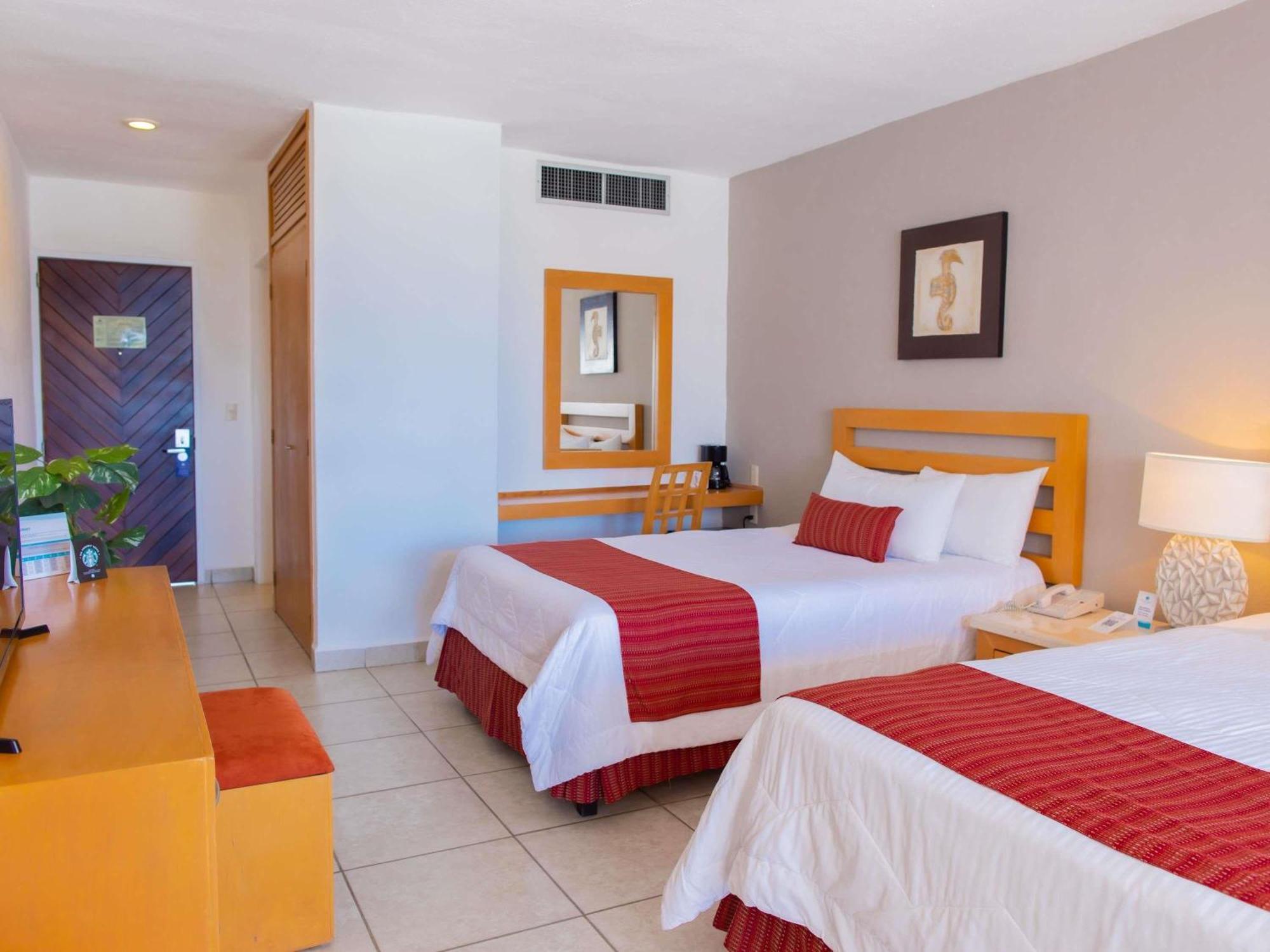 Habitación Doble Resort Club con bañera, 2 camas dobles y balcón