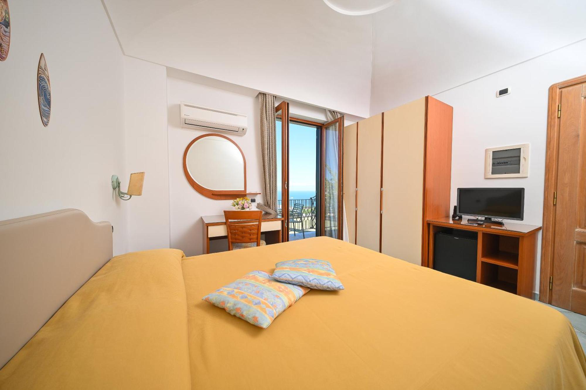 Double or Twin Room with Sea View
