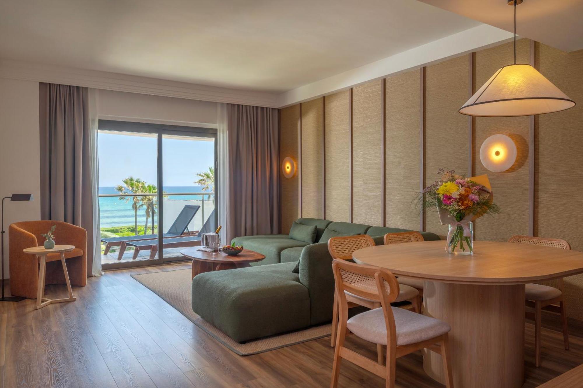 1 Bedroom Suite Sea Front View,1771705269:JPEG
