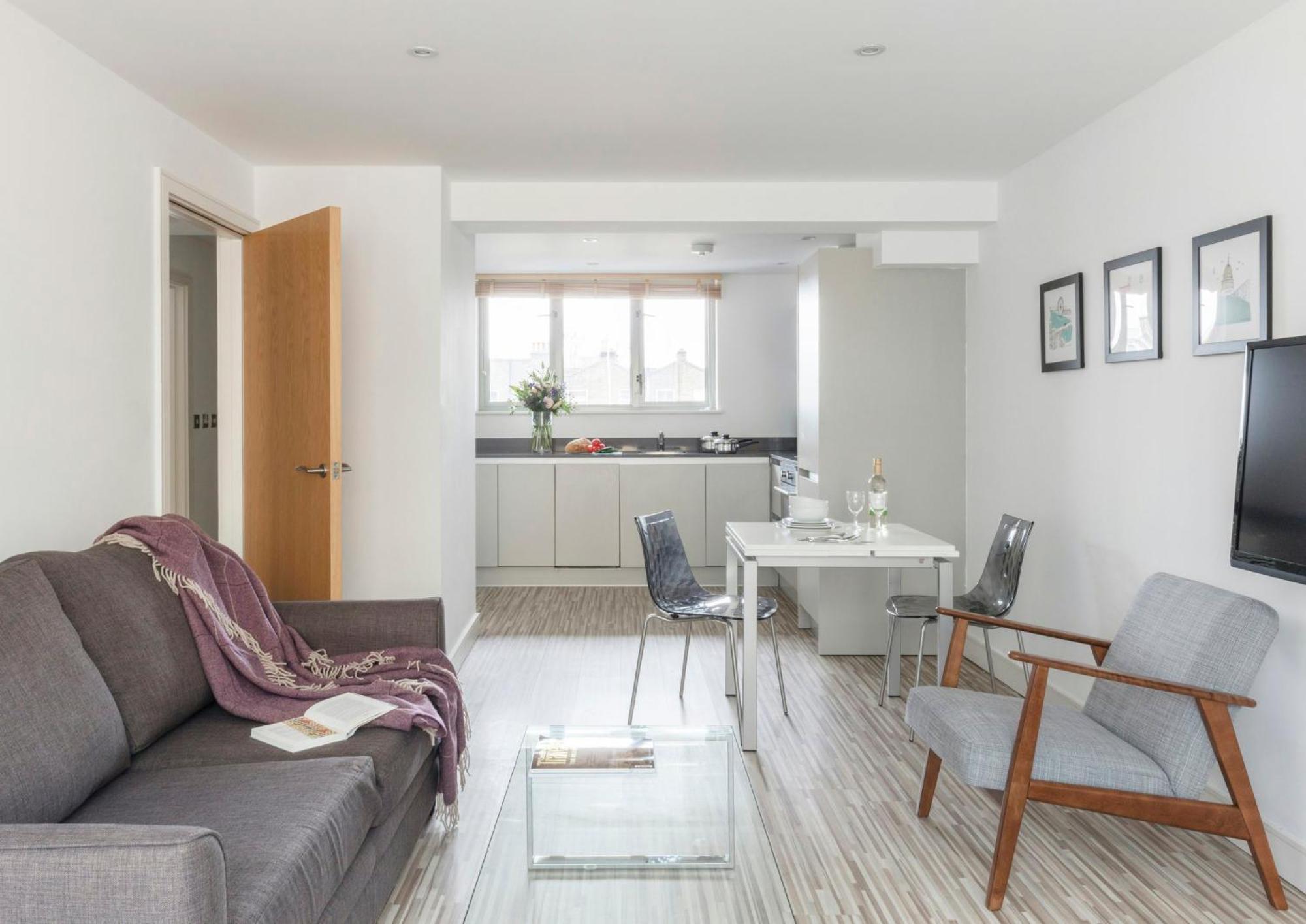 One Bedroom Club Apartment with Sofa Bed