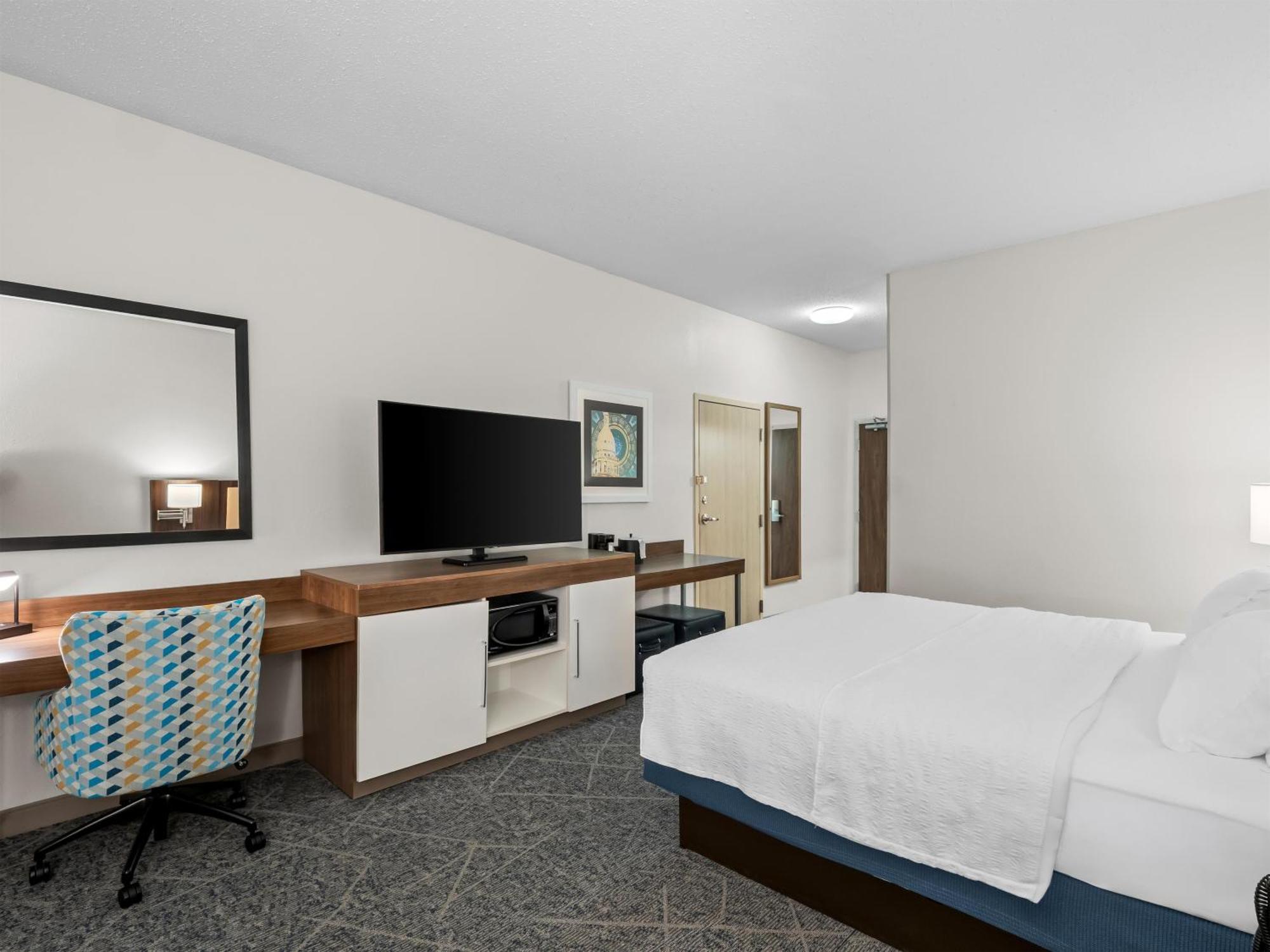 King Room with King Bed - Non-Smoking