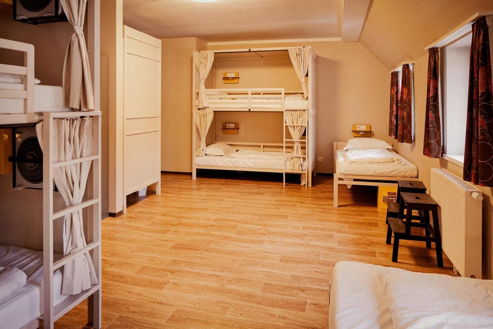 Single Bed 8-Bed Mixed Dormitory Room