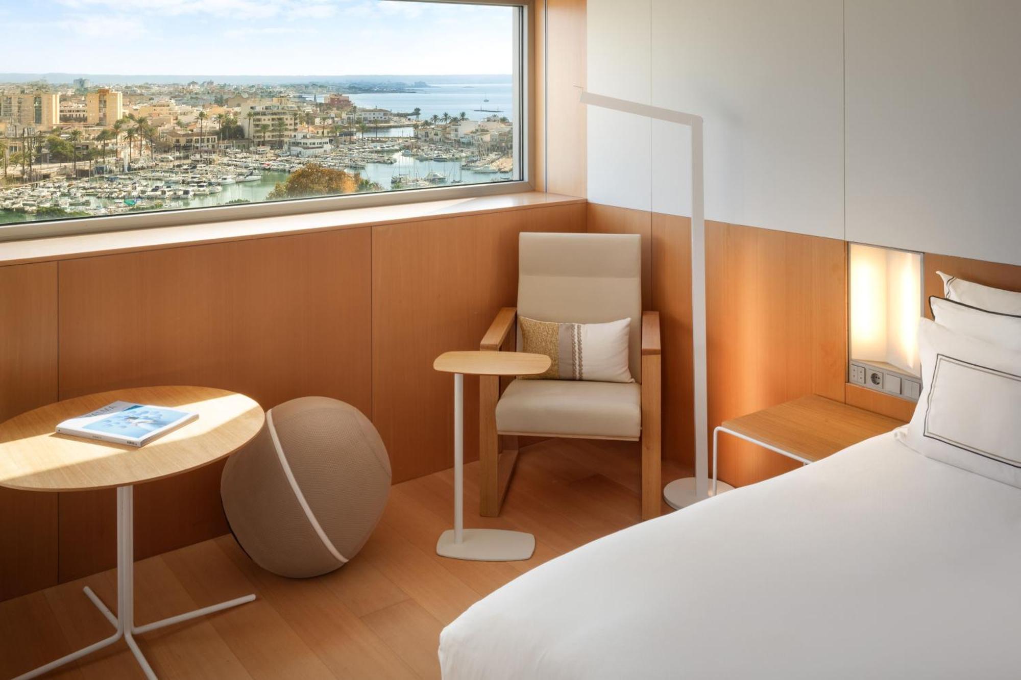 Double or Twin Room Sea View The Level