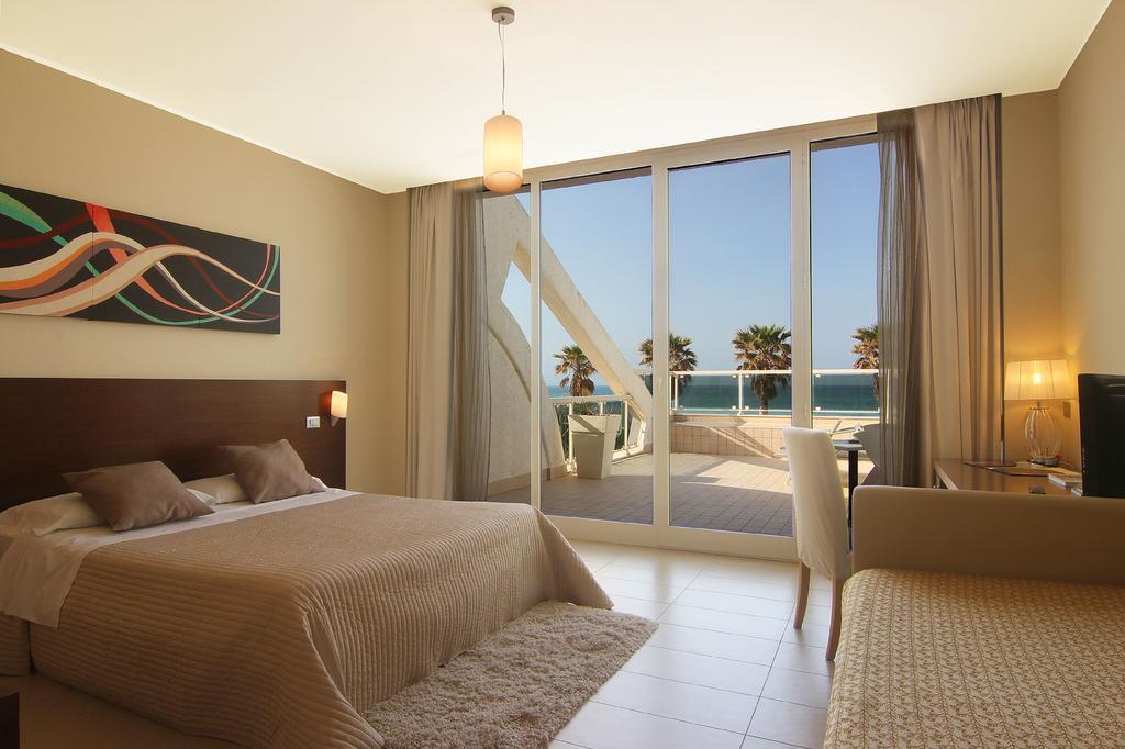 Junior Suite mit Terrasse und Meerblick.