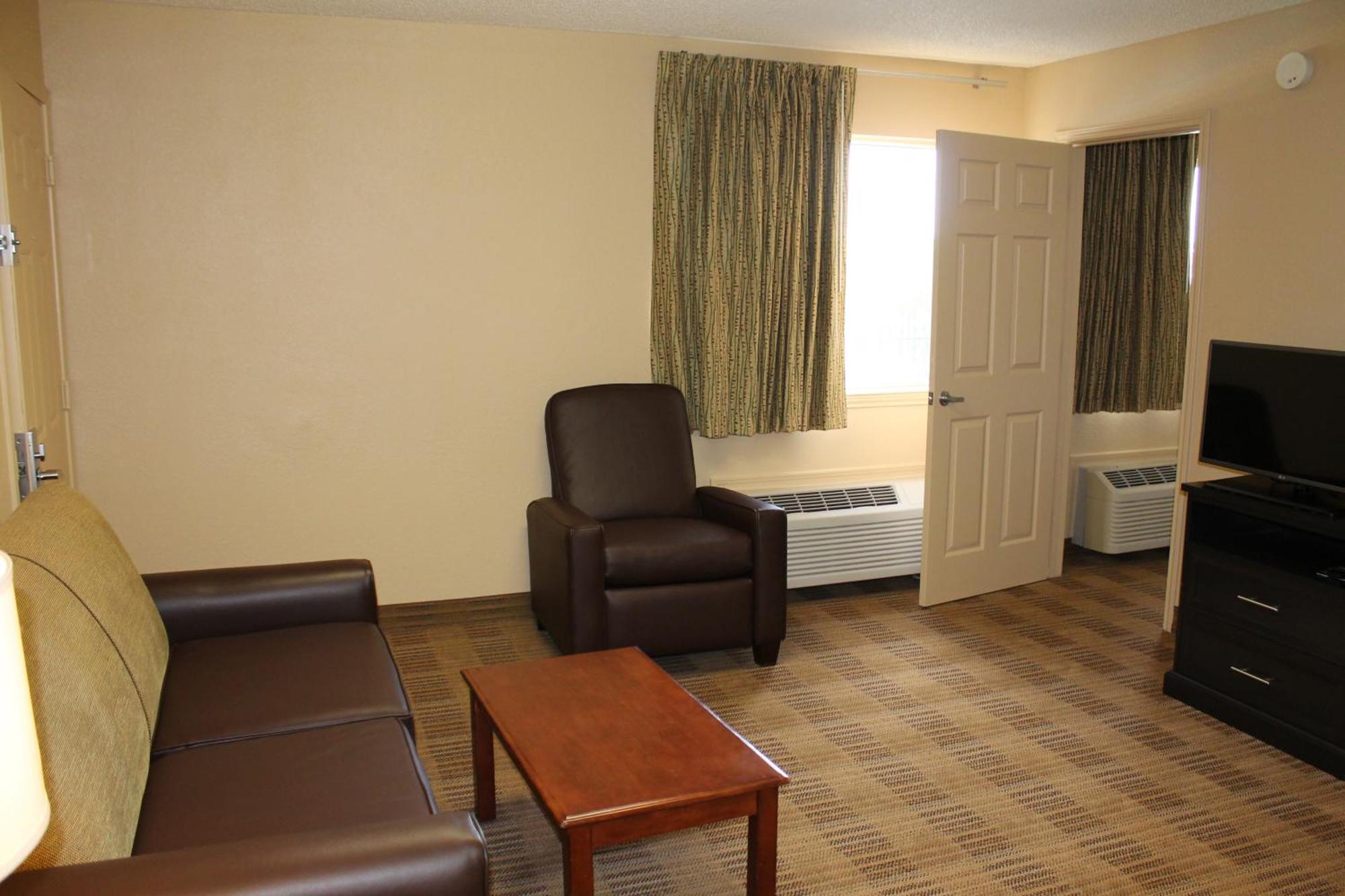 One Bedroom Suite with 2 Double Beds - Non-Smoking