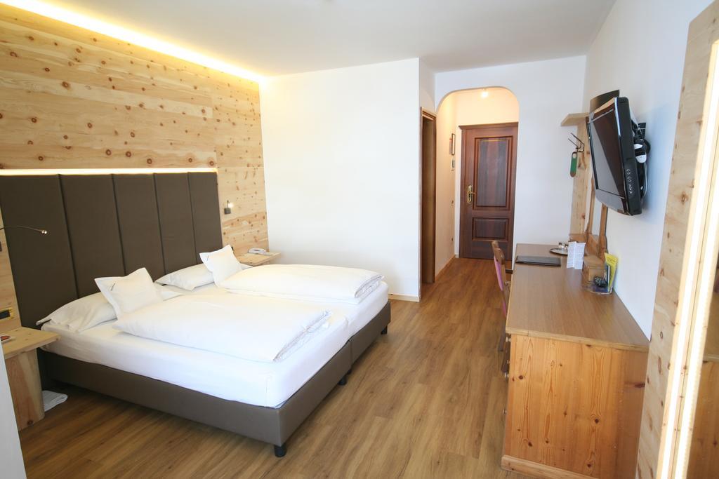 Standard Doppel-/Zweibettzimmer mit Balkon