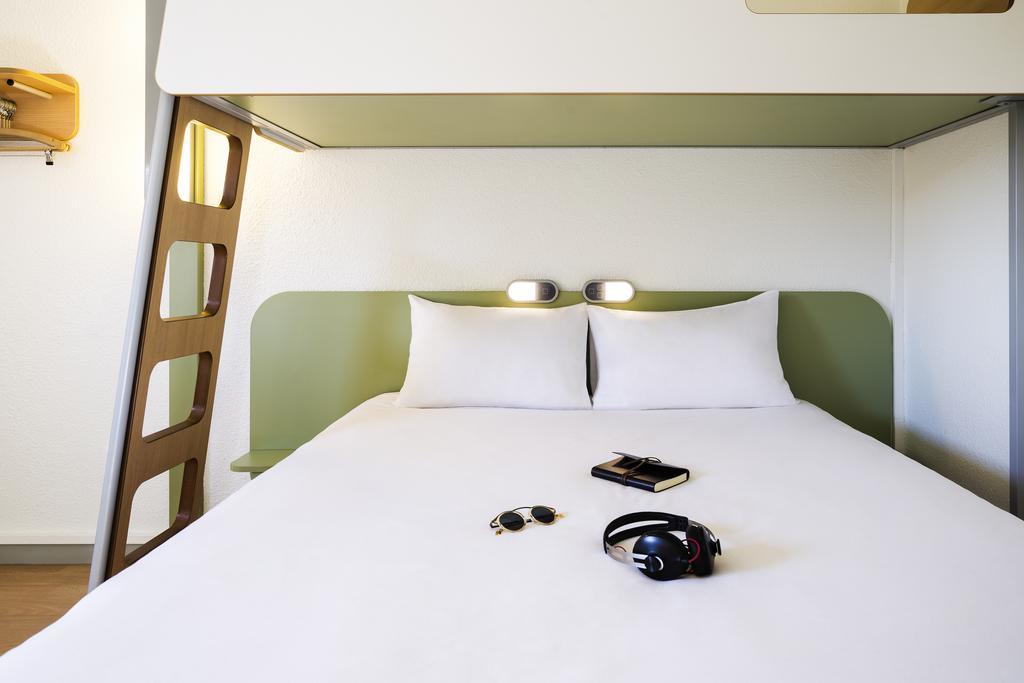 Driepersoonskamer met 1 Tweepersoonsbed en 1 Stapelbed