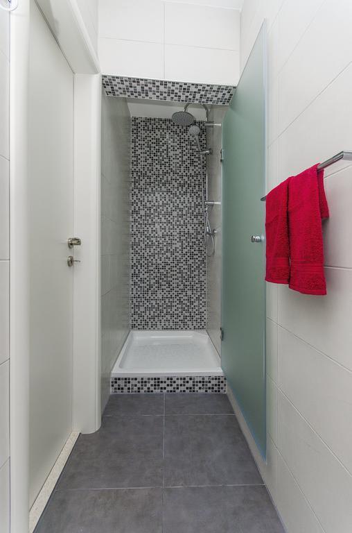 Deluxe Double Room Shower,645273900:JPEG