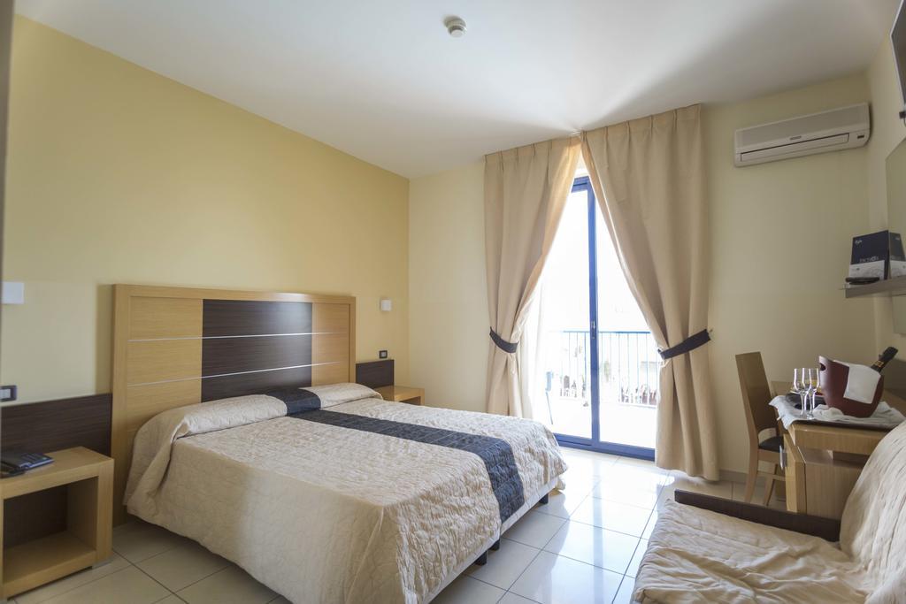 Triple Room with Pool View