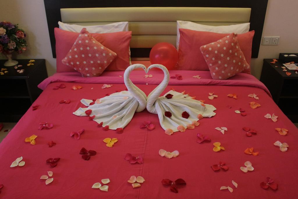 Honeymoon Suite