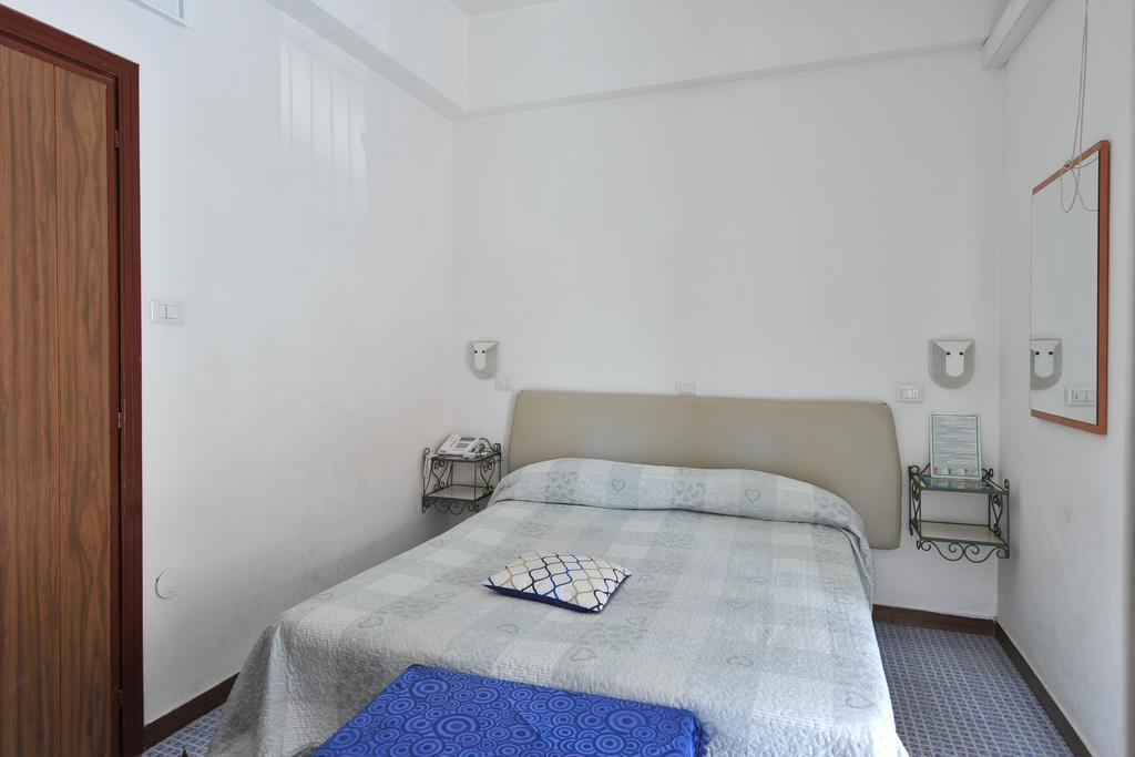 Single Room,547123032:JPEG