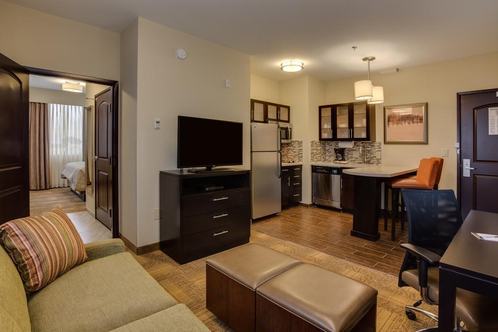 One-Bedroom King Suite Hearing Accessible,580177992:JPEG