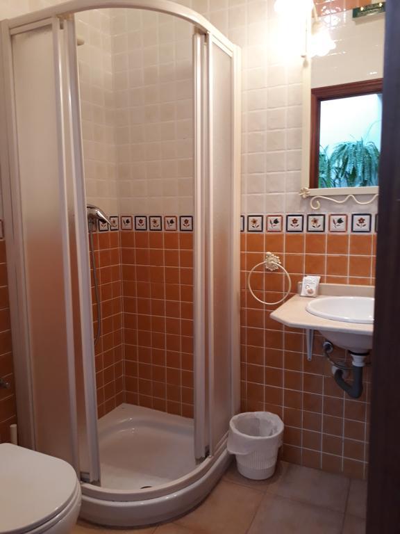 Twin Room with Private External Bathroom