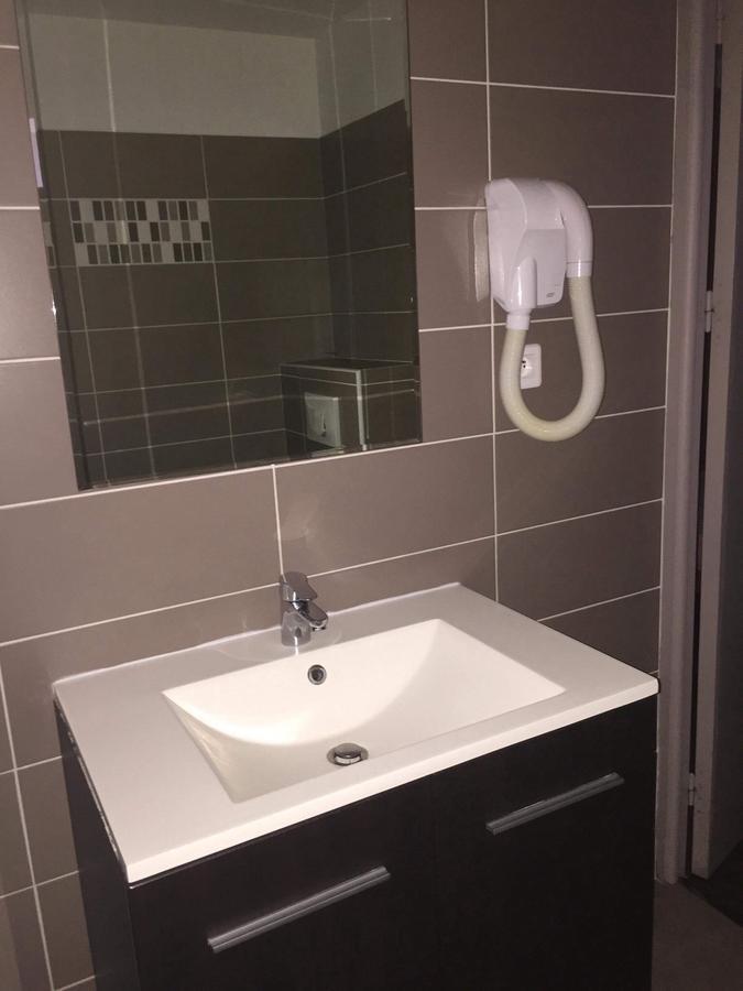 Standaard Tweepersoonskamer met 2 Aparte Bedden en Uitzicht op de Bergen