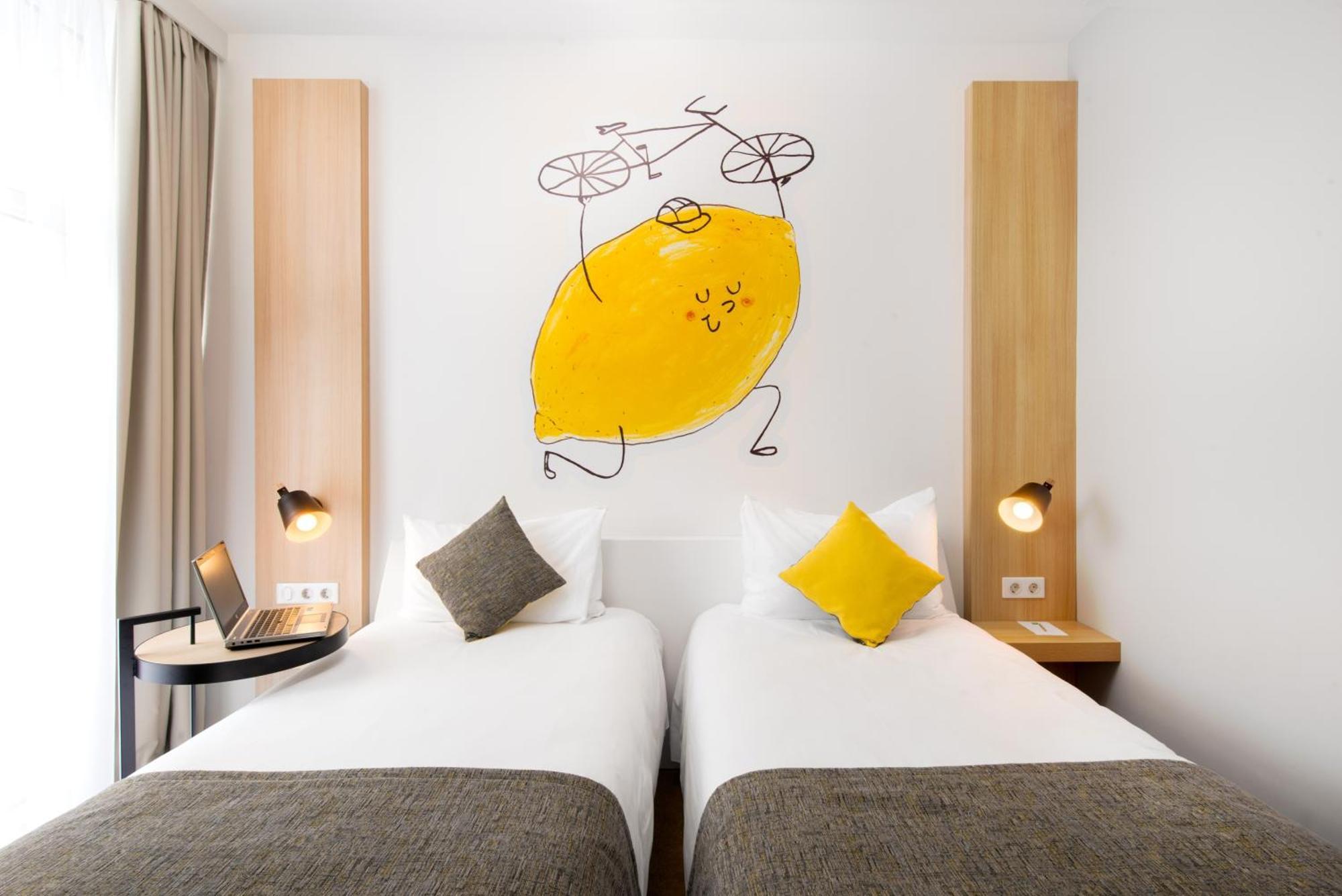 Chambre Design avec 2 Lits Simples